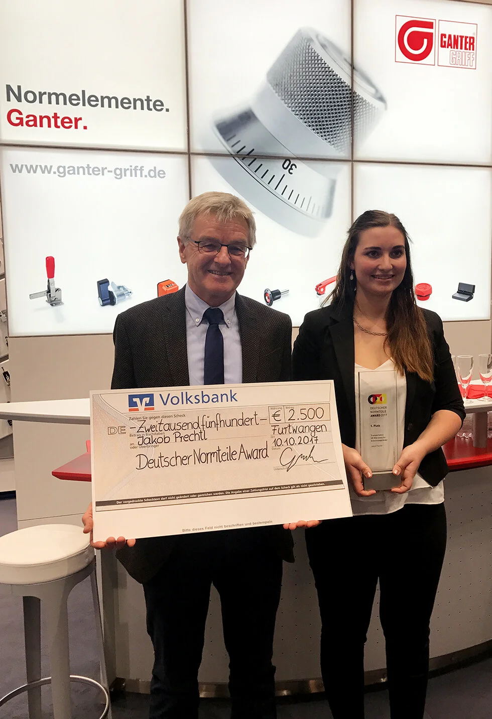 Winner of the German Standard Parts Award 2017: the portable microscope