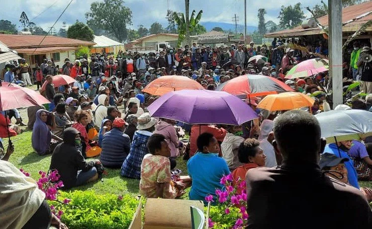 Patientenflut mit FLAIR-Mikroskopen im Doppelpack gemeistert