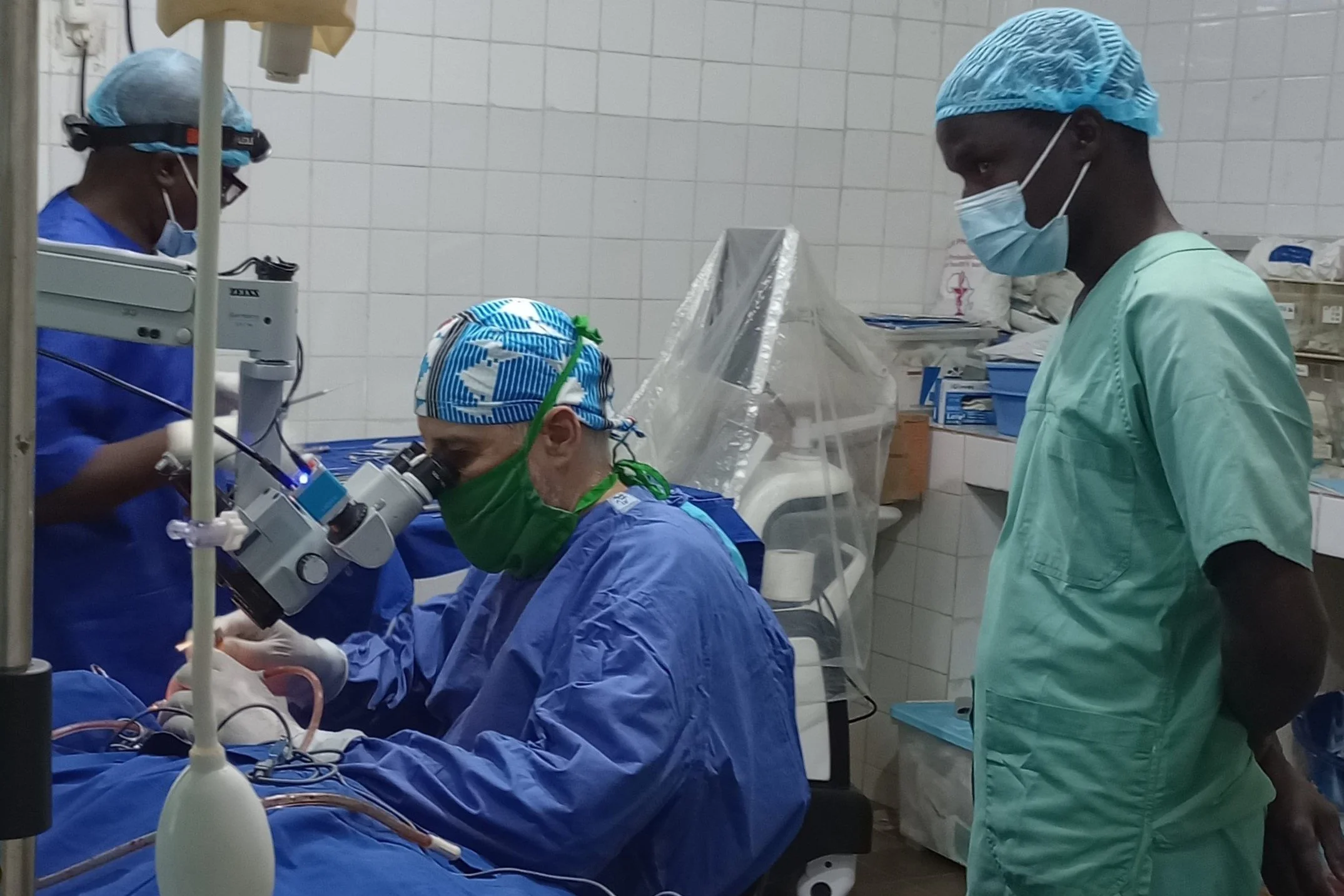 Mikroskop-Upgrade ermöglicht HNO-Ausbildung in Kamerun