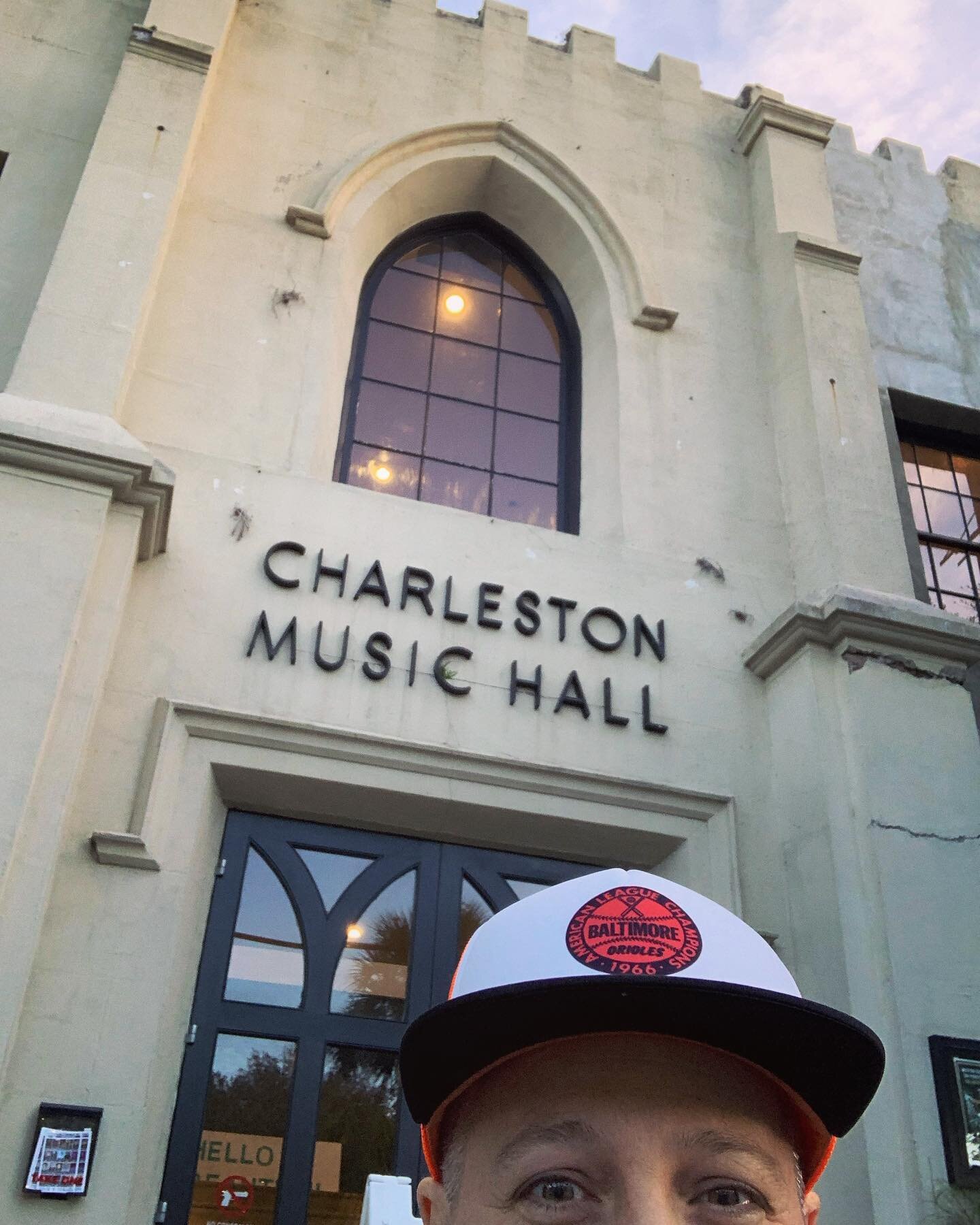 the last trip i took before the #pando was a solo writing retreat to #charleston. who knew what the next four years would be. oy! so grateful to be back and at such a gorgeous #historic venue @chsmusichall 
yall do it right here!!
.
also i ate my fir