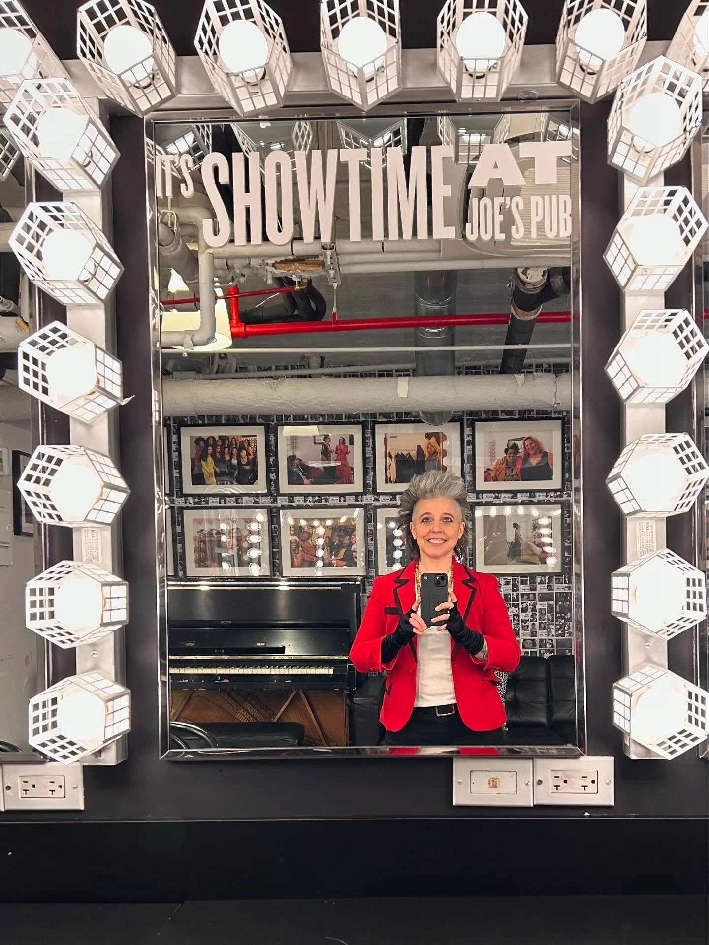 incredible to come #home to @publictheaterny @joespub to kick off this run of #antiholiday spectaculars. it was a very good hair night 😂, the crowd was lovely, and carl is happy for a hotel bed. lookout #california, #oregon, #washingtonstate i&rsquo