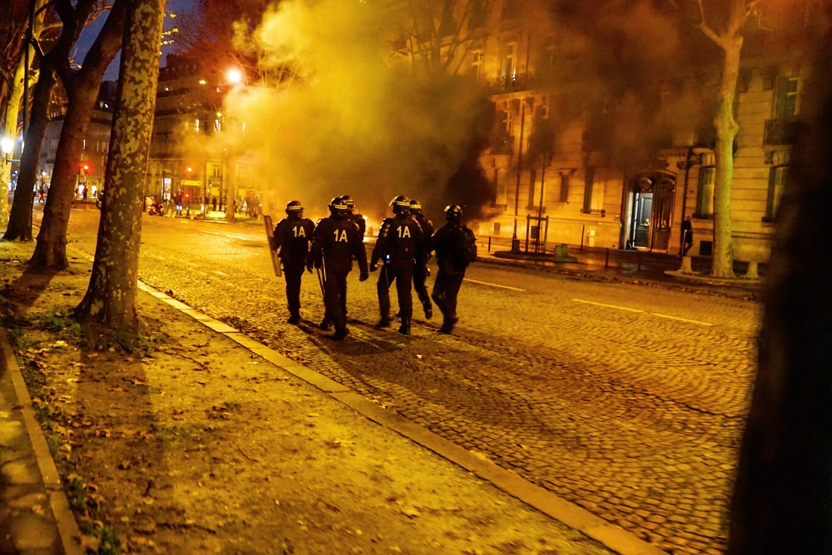  Policemen advancing along the Parc Monceau. 