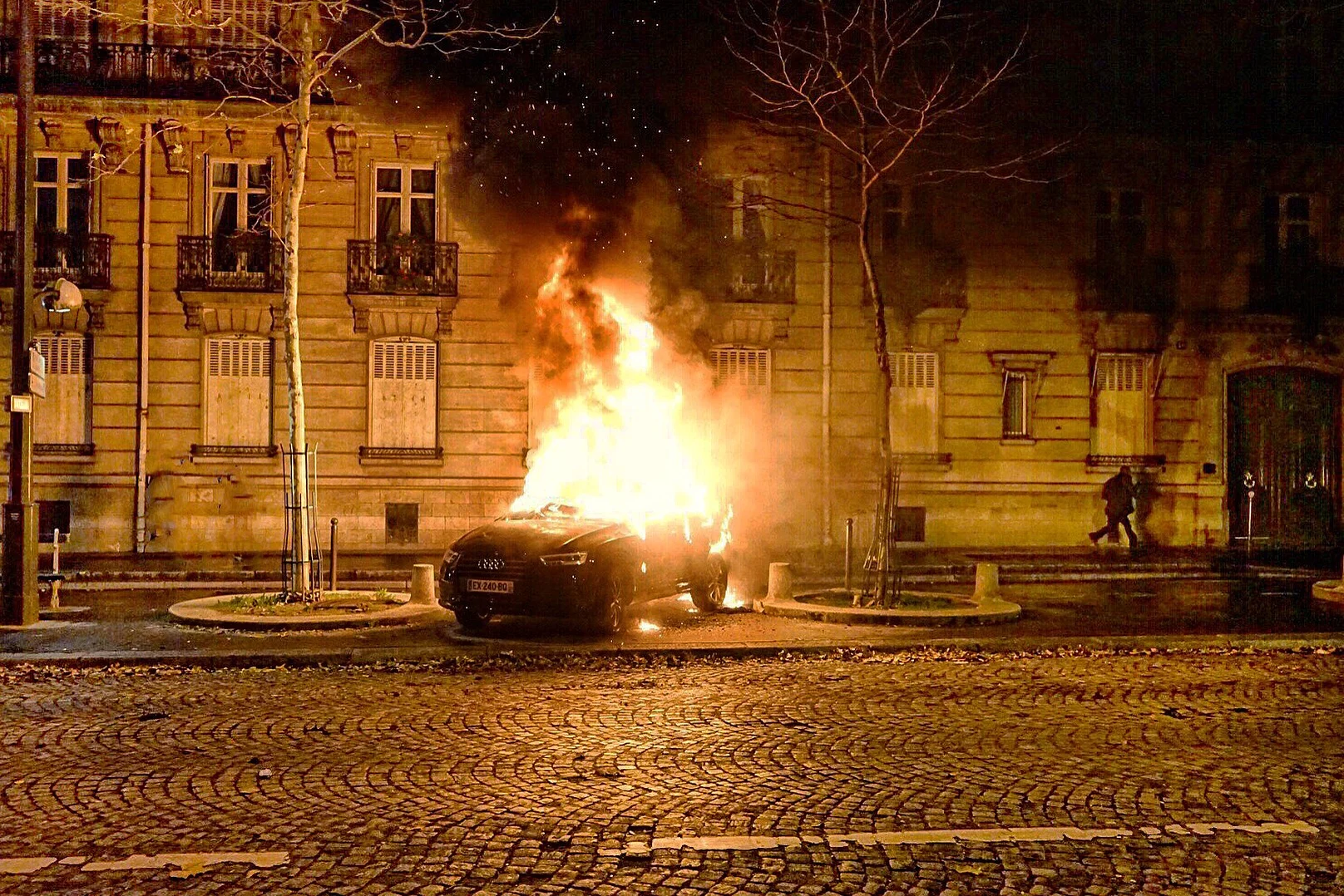  Across from Parc Monceau, in the usually quiet 17th. 