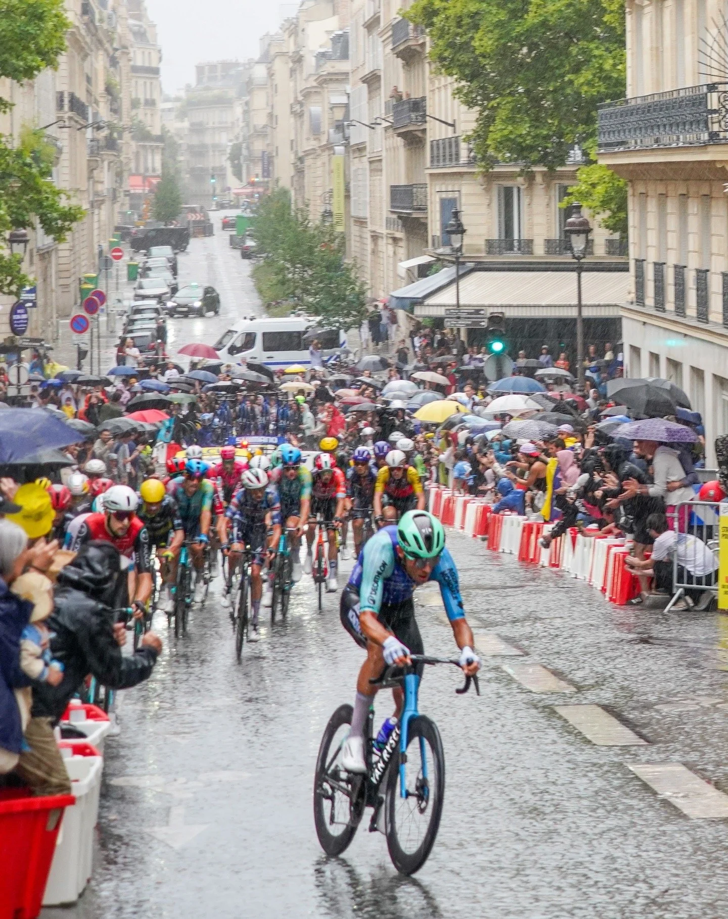  Décathlon rider coming up rue Monceau, for the first pass up to Montmartre&nbsp; 