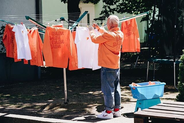 Baba hat noch mal schnell alles frisch gewaschen und in der Sonne trocknen lassen! Heute ab 12 Uhr k&ouml;nnt Ihr unsere limitierten Teile im @listenerfrankfurt kaufen. Kommt vorbei, Baba and the gang warten dort auf Euch! 
#baba #babaandthegang #mob