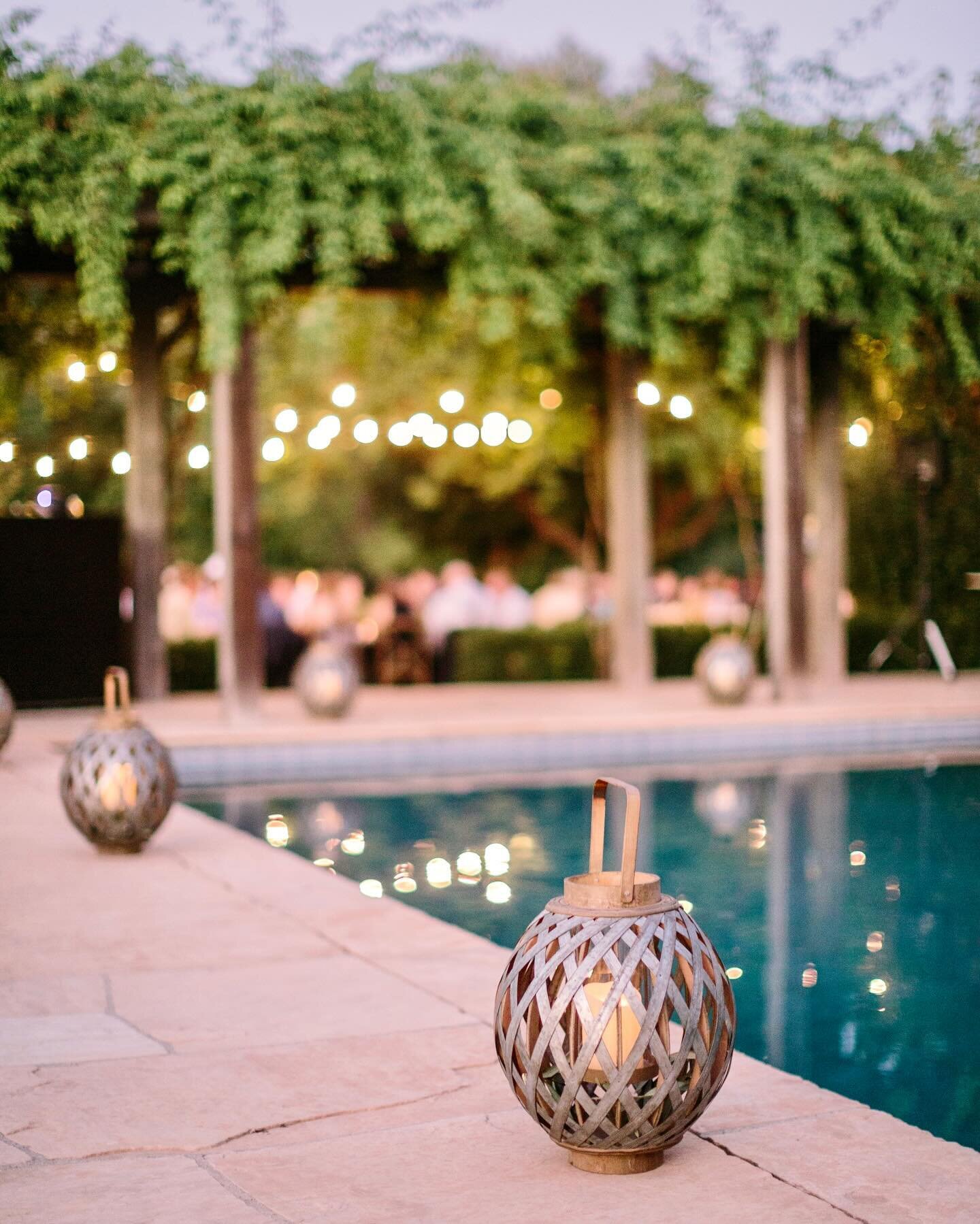 Sometimes less is more&hellip;

#napavalleycelebrations #napaeventplanner #napaeventdesigner #eventsinnapa #eventplanner #keepitsimple #lessismore #lanterns #yountvillevents