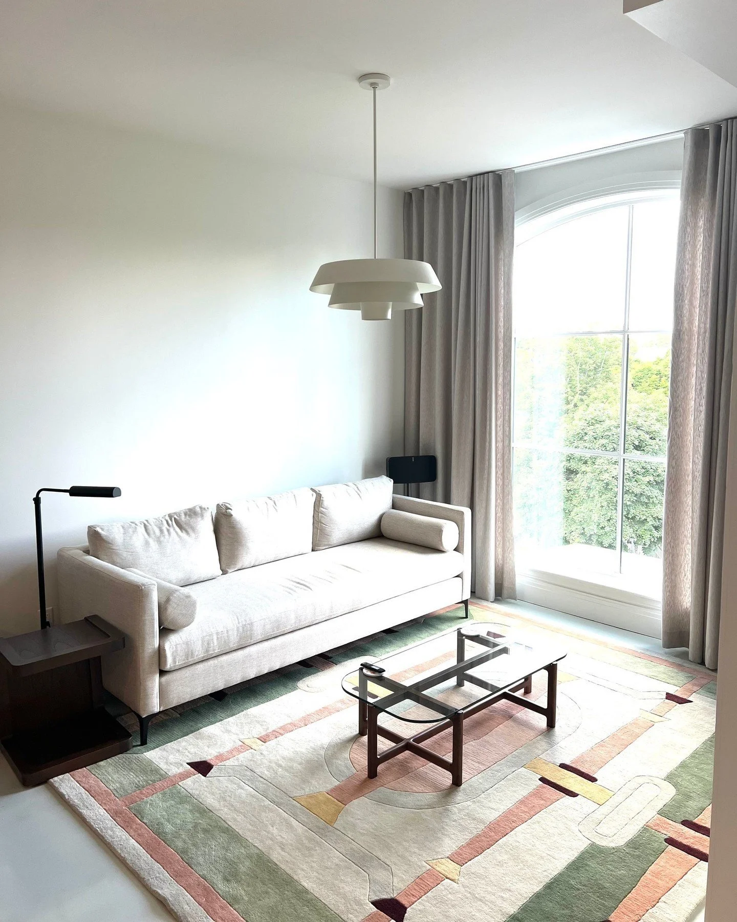 Pure White by Sherwin Williams brightening up this living space 👌🏻