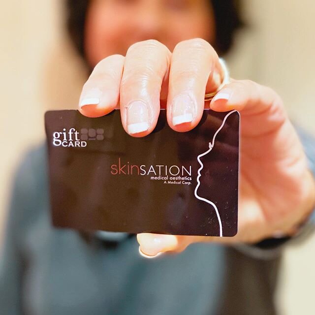 Happy Christmas Eve - Eve!! 💋⁣⁣⁣
⁣⁣⁣
For all of those last minute shoppers, (guilty 🤚) we will be open until 2pm tomorrow. So there&rsquo;s still time!⁣⁣
⁣⁣
Swing by and snag your Skinsation gift cards for those special people in your life, because
