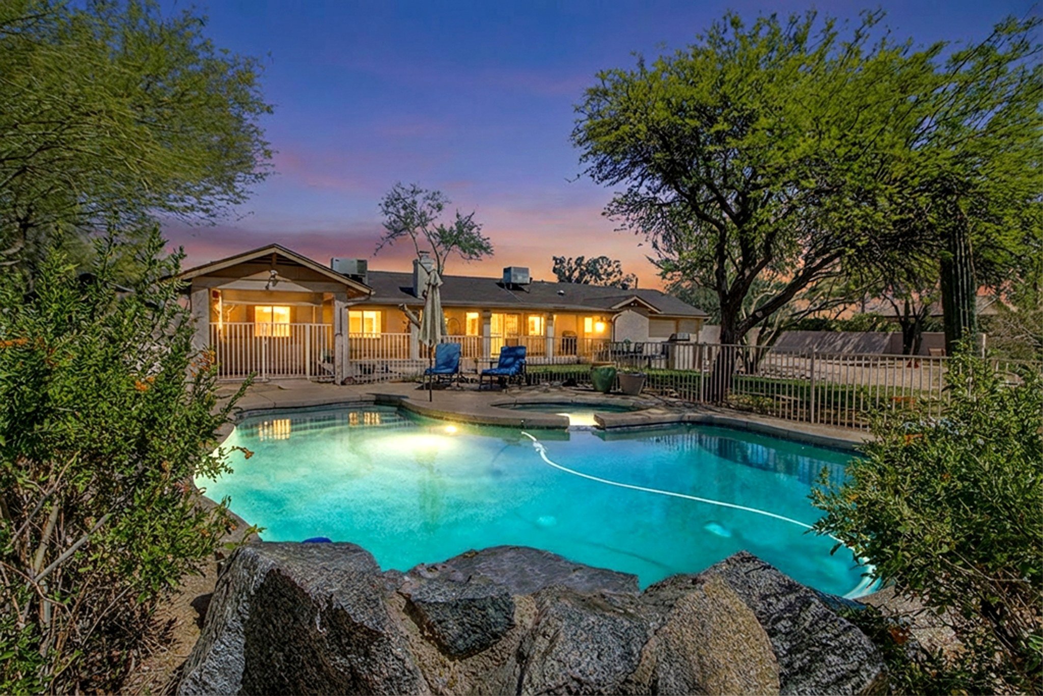 🌅 Daytime listing photos just got an upgrade. 🌇

Sterling Media now includes 2 Virtual Dusk images with every daytime real estate shoot giving your listing a more elevated, eye-catching look at NO ADDITIONAL COST.

A strong twilight-style hero imag