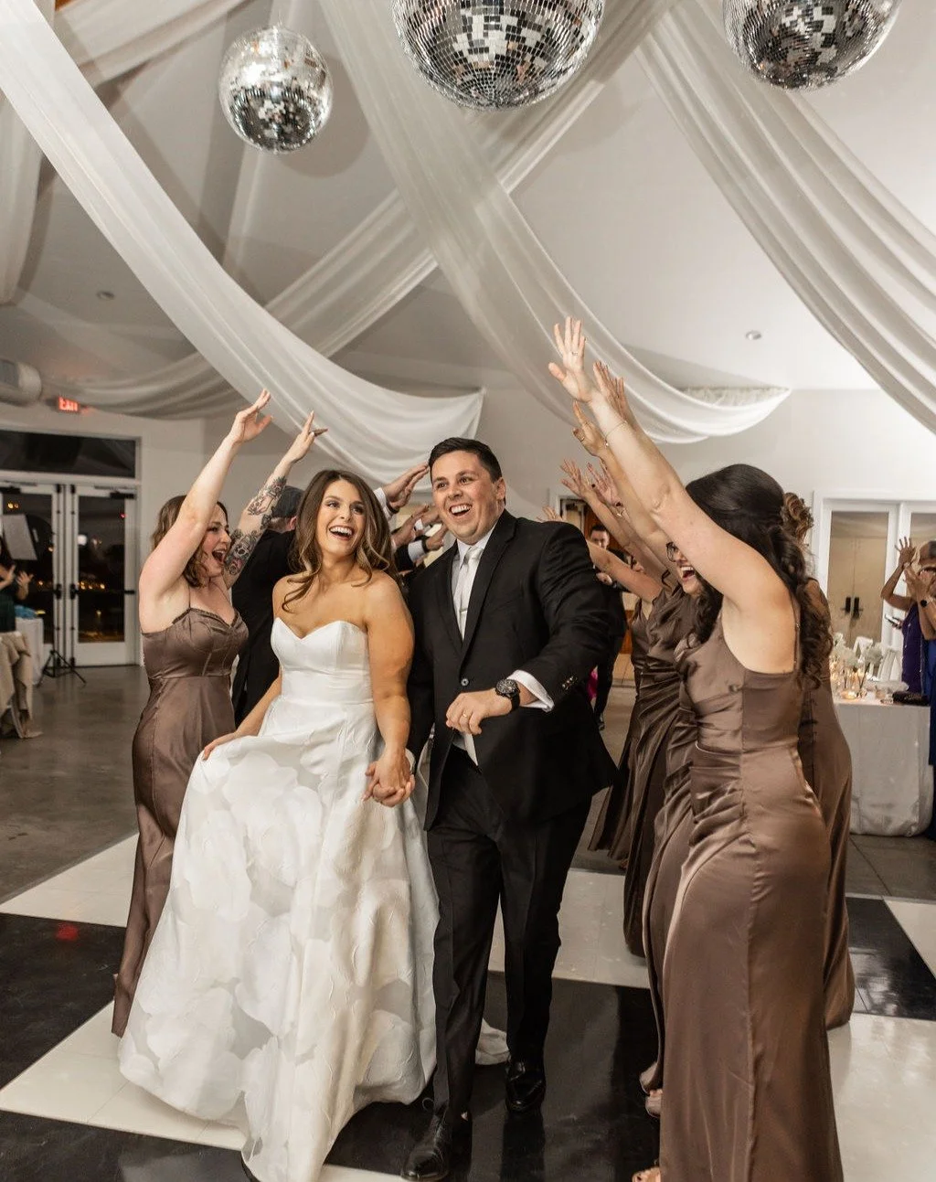 What. An. Entrance. ✨

📸: @richardbarlowphoto