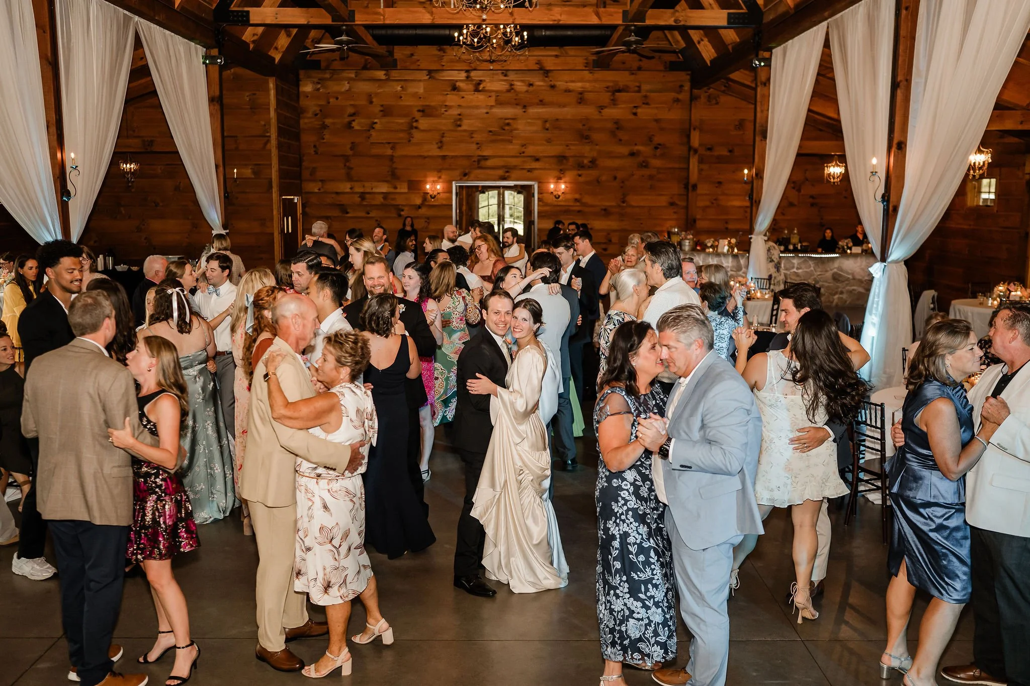 Wedding band dance floor agb productions dj pavilion at carriage farm