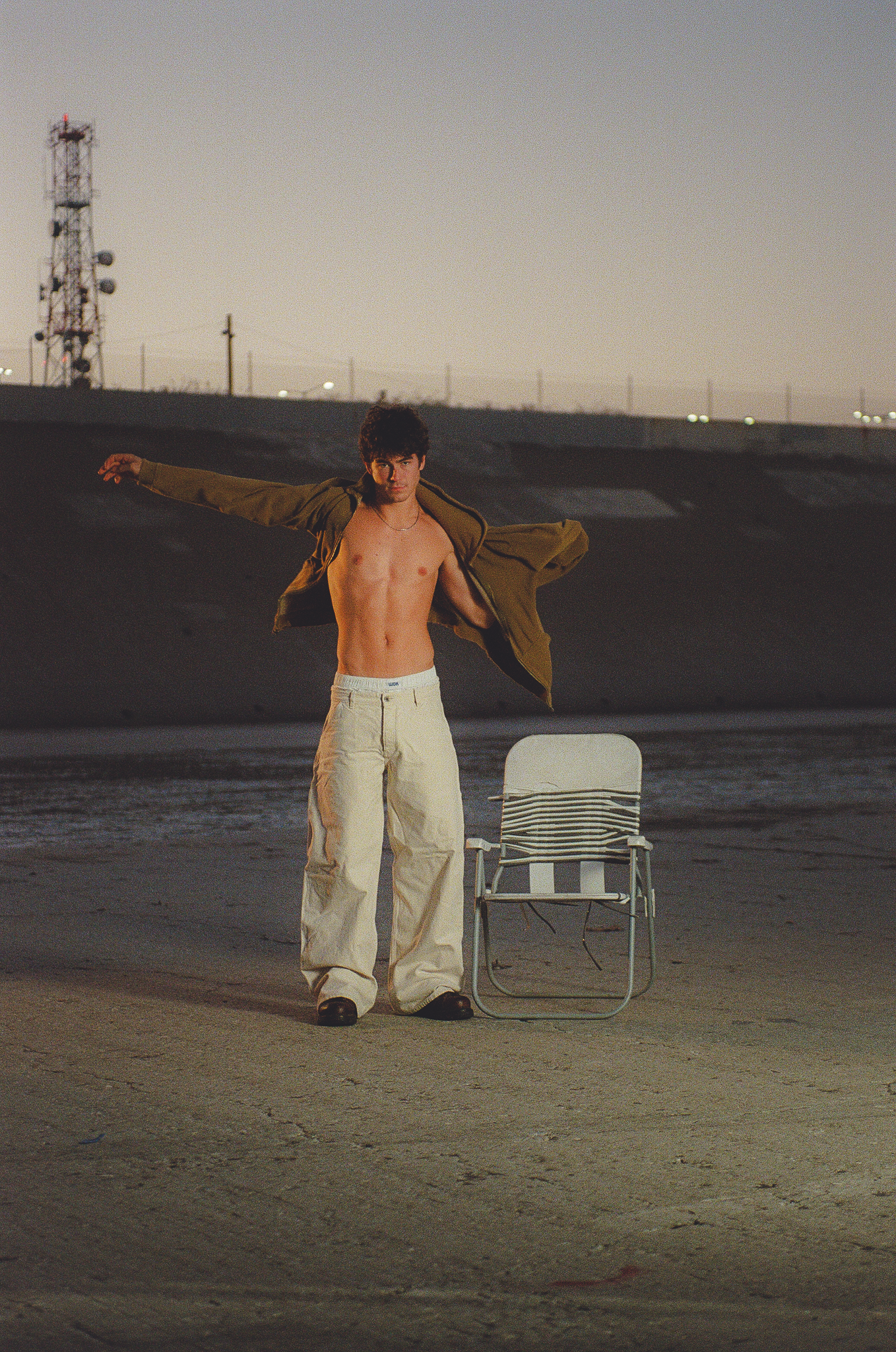 NoaHarrison_LARiver_13126_look4-1.png