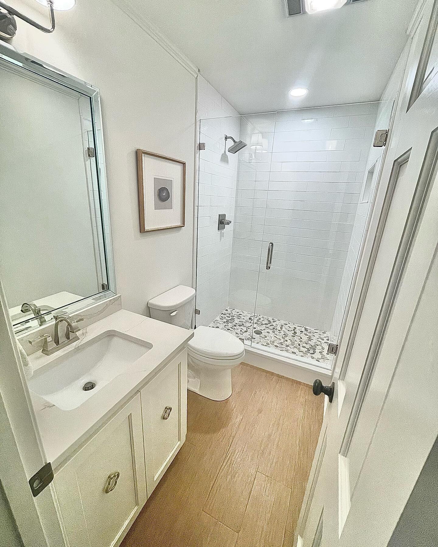 Guests deserve a nice bathroom too!😁
&bull;
#beforeandafter 
&bull;
#maxwellrenovations #maxwellrenovationsproject #bathroomdesign #bathroom #bathroomremodel #bathroomdecor #bathroomrenovation #shower #showerthoughts #quartzite #shreveportremodeler 