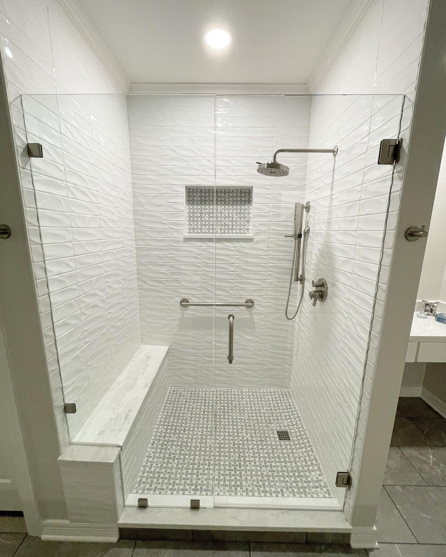 This shower is ready for it&rsquo;s close up!
&bull;
Truly enjoyed renovating this bathroom for such amazing people. Couldn&rsquo;t have asked for better customers!
&bull;
#maxwellrenovations #bathroom #shower #bathroomdesign #bathroomremodel #bathro
