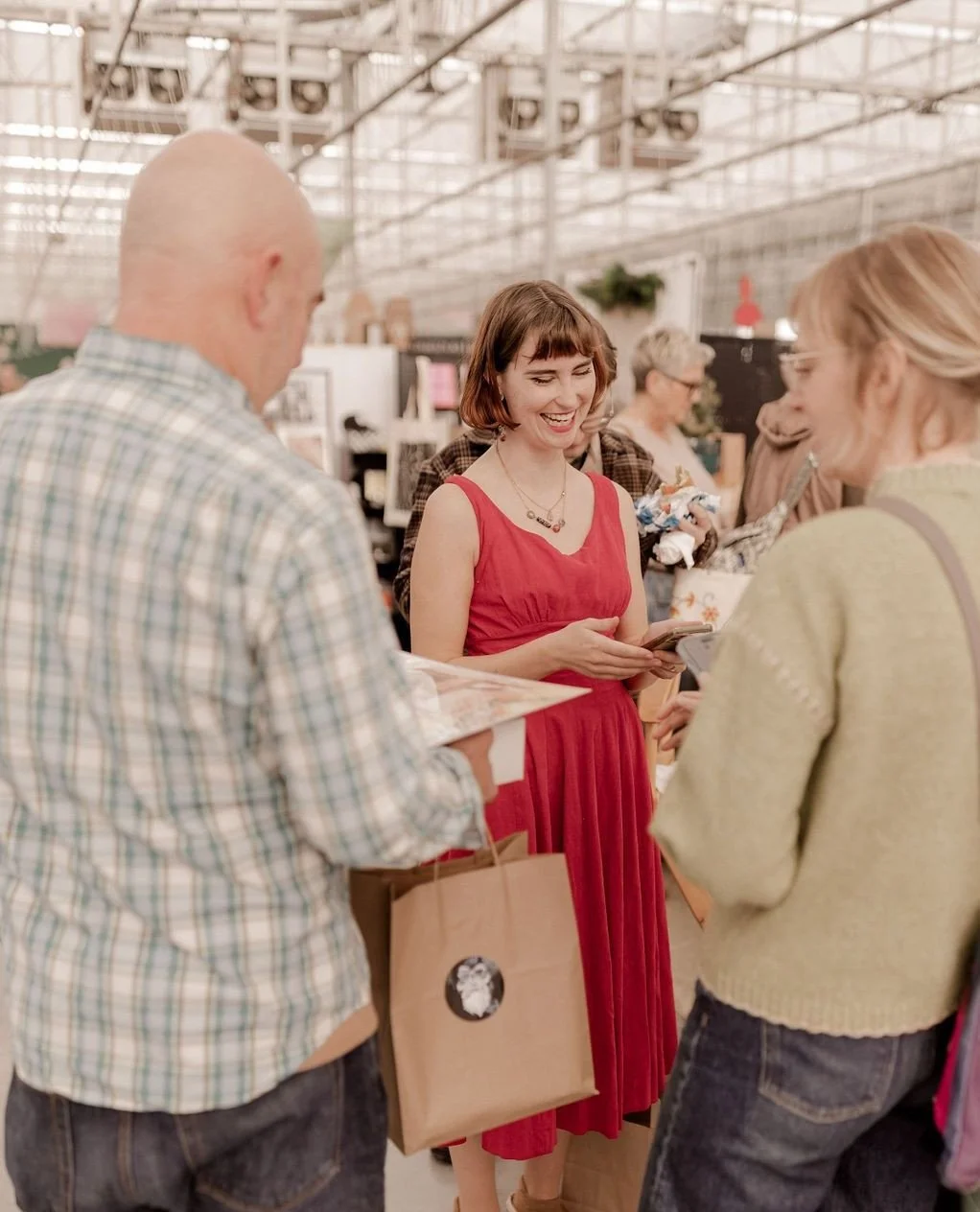 ⭐️✨️The most festive time of the year is coming up fast! We've been at this for 10 years, and are so excited to once again gather with holiday shoppers to support local makers and artists! Event Photos: @tessvrbickyphoto
🗓️👇️
- Sip + Shop | FRI