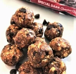 Nuts+about+Chocolate+Energy+Bites+with+Bag+2.jpg