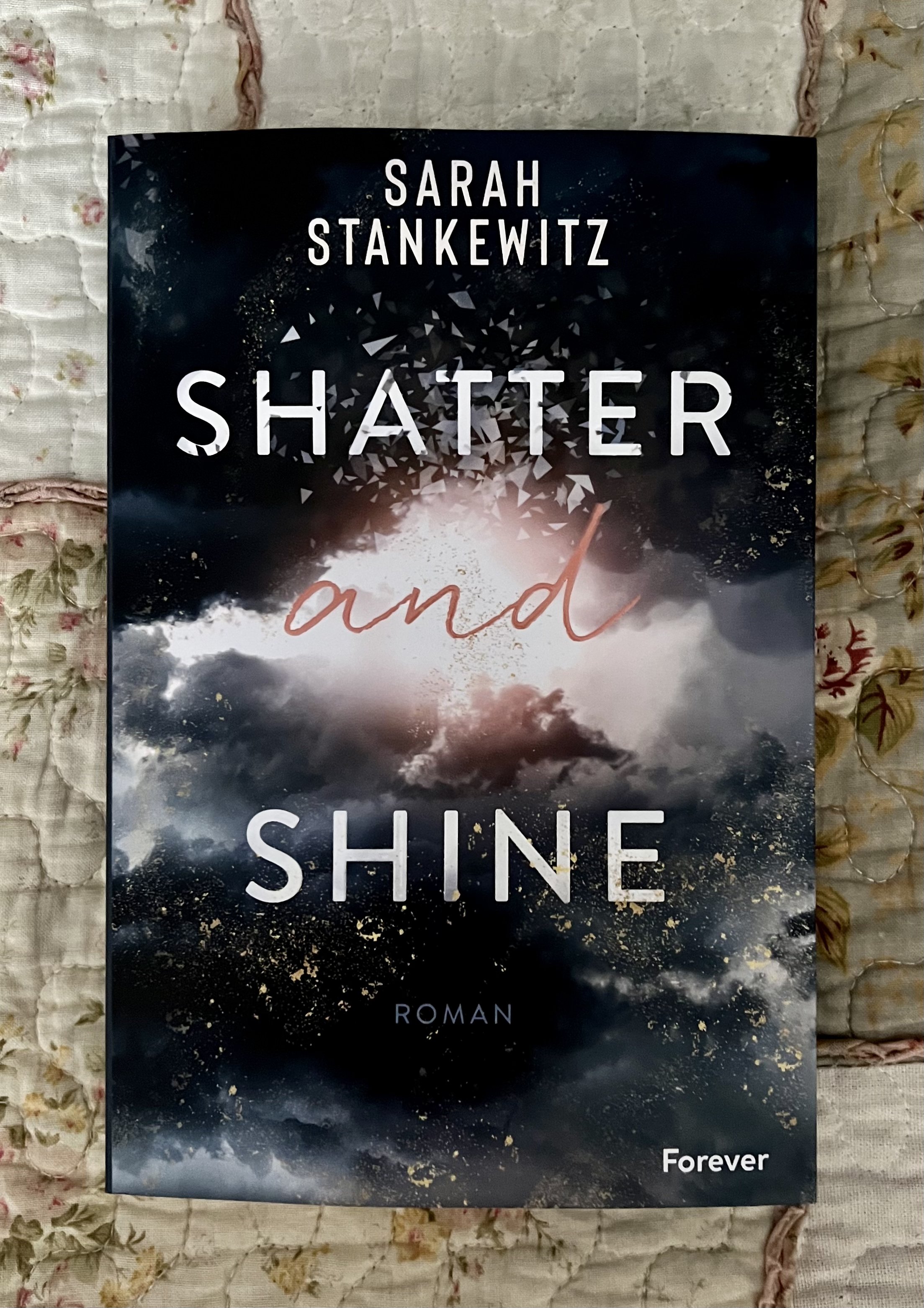 Rezension - Shatter and Shine von Sarah Stankewitz — Feder und