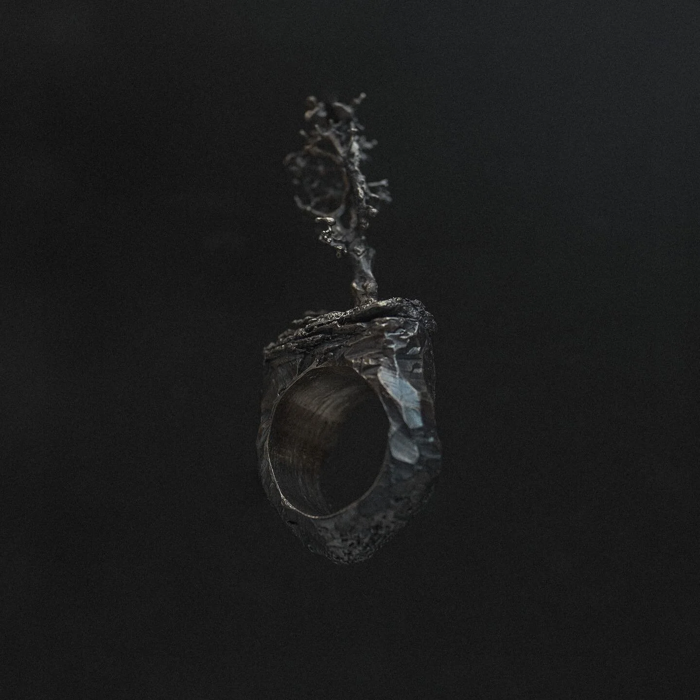 KOMISEAYA.COM

-
#jewelryfashion #jewelryaddict  #jewelrylovers #trendyjewelry
 #finejewelry #jewelrydesign #jewellerydesign #finejewellery #contemporaryjewellery #contemporaryjewelry #artjewelry #artjewellery