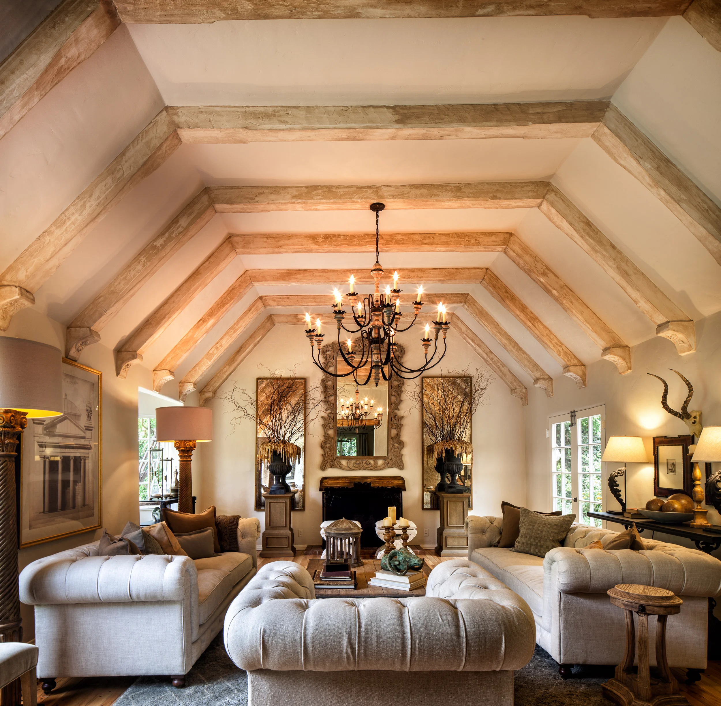 Laurian Living Room con lights-.jpg