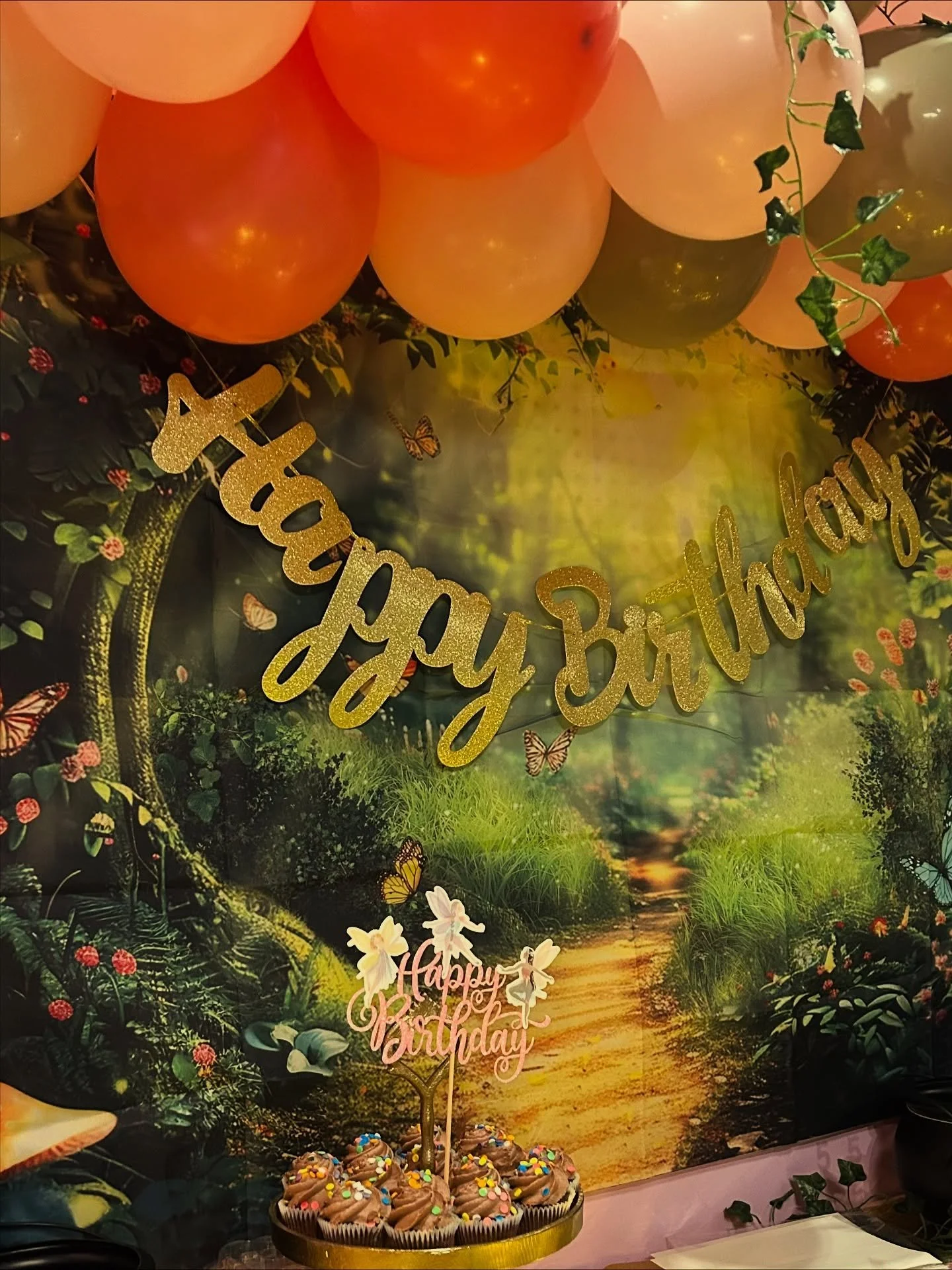 Magically fabulous birthday party at Beehive today for a potion-loving group of witches 🪄 
From food @chiquitaspizzeria to enchanted forest decorations and a custom potion-making craft station, this perfect party was done with care and whimsy from