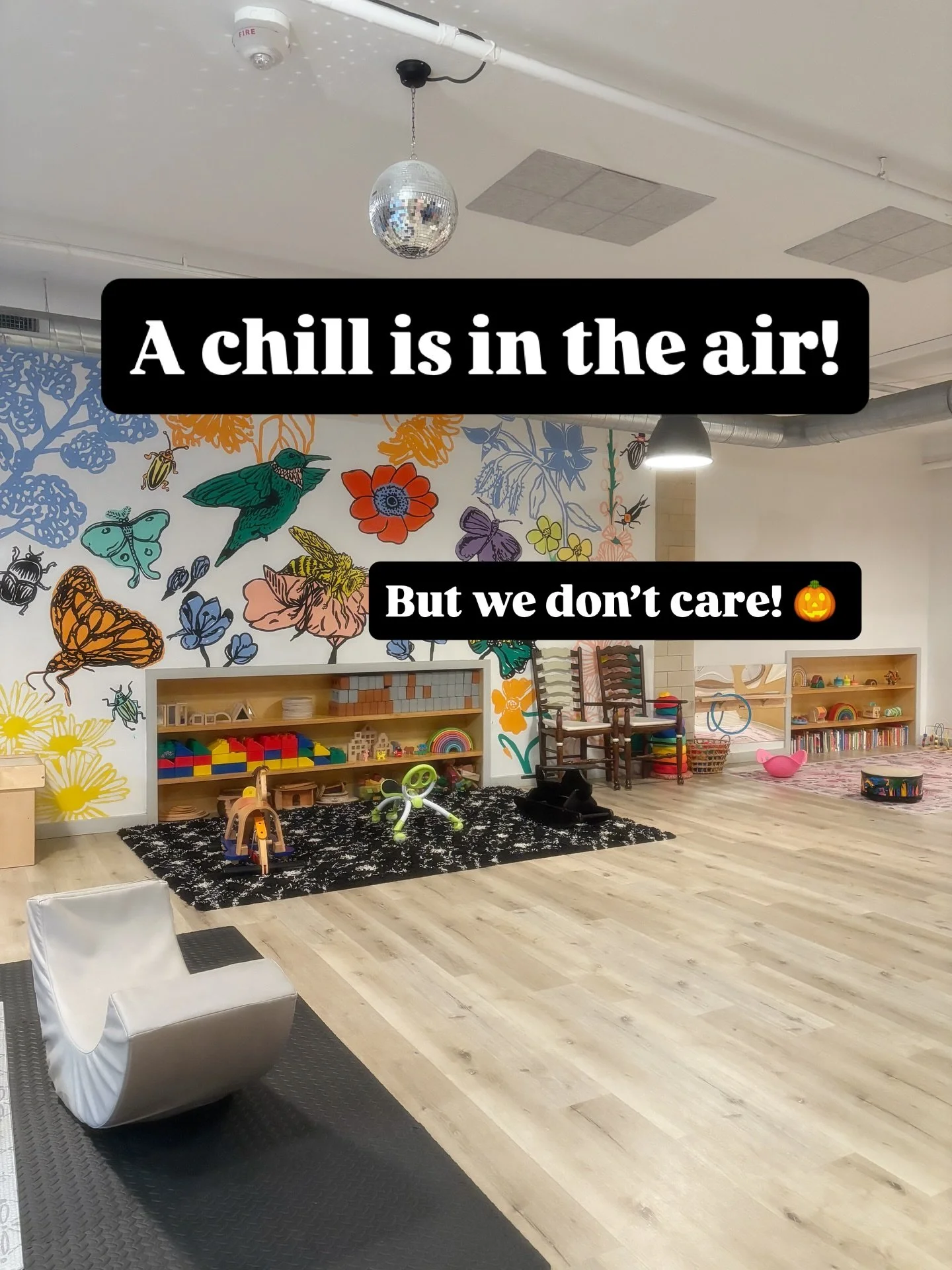 A chill is in the air…
But we don’t care! 🎃 
Come play at Beehive from 9-1 Monday through Friday and Saturday and Sunday 9-12. Some afternoon hours, too! 
Memberships, play packs and gift cards available on our website & link in