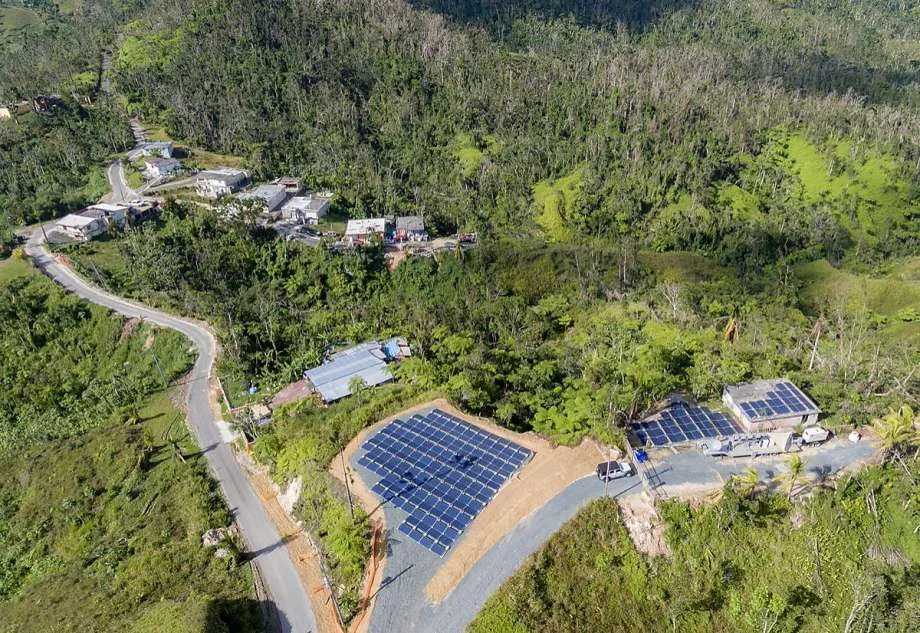 Tesla CEO Elon Musk touts batteries during Puerto Rico blackout