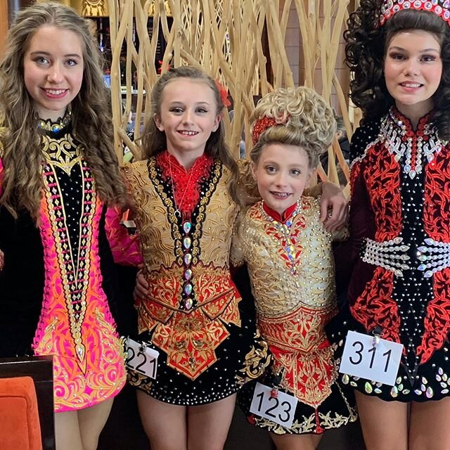 Some of our lovely Blakey O&rsquo;Bees buzzing about the feis today! 🐝 #feisfriends #irishdance #teamworkmakesthedreamwork
