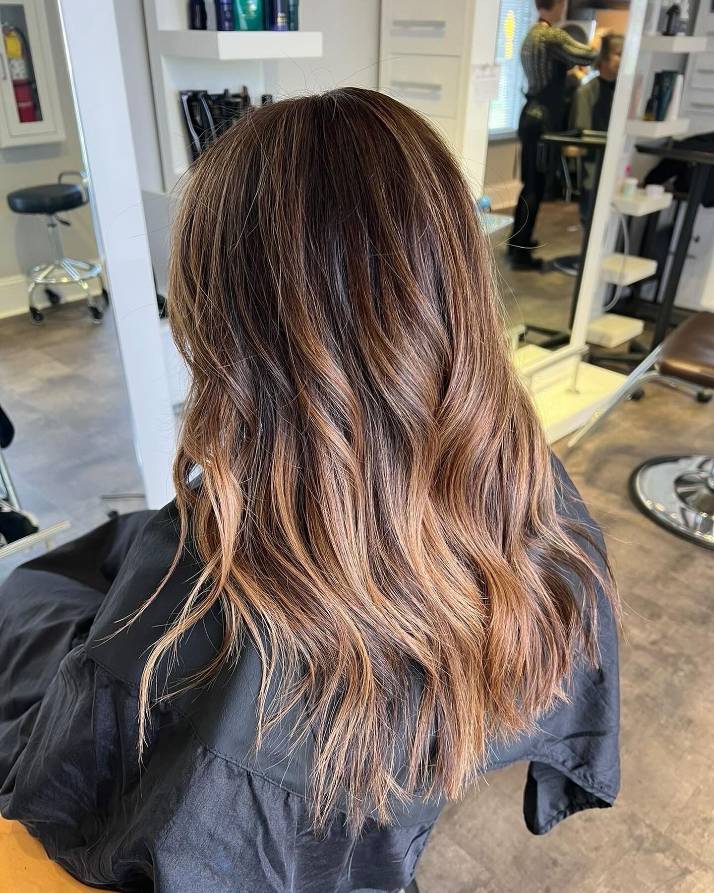 Carmel highlights done by @carlos_martinez_ramirez 🤎 We have openings next week for color and haircuts, call today to book!