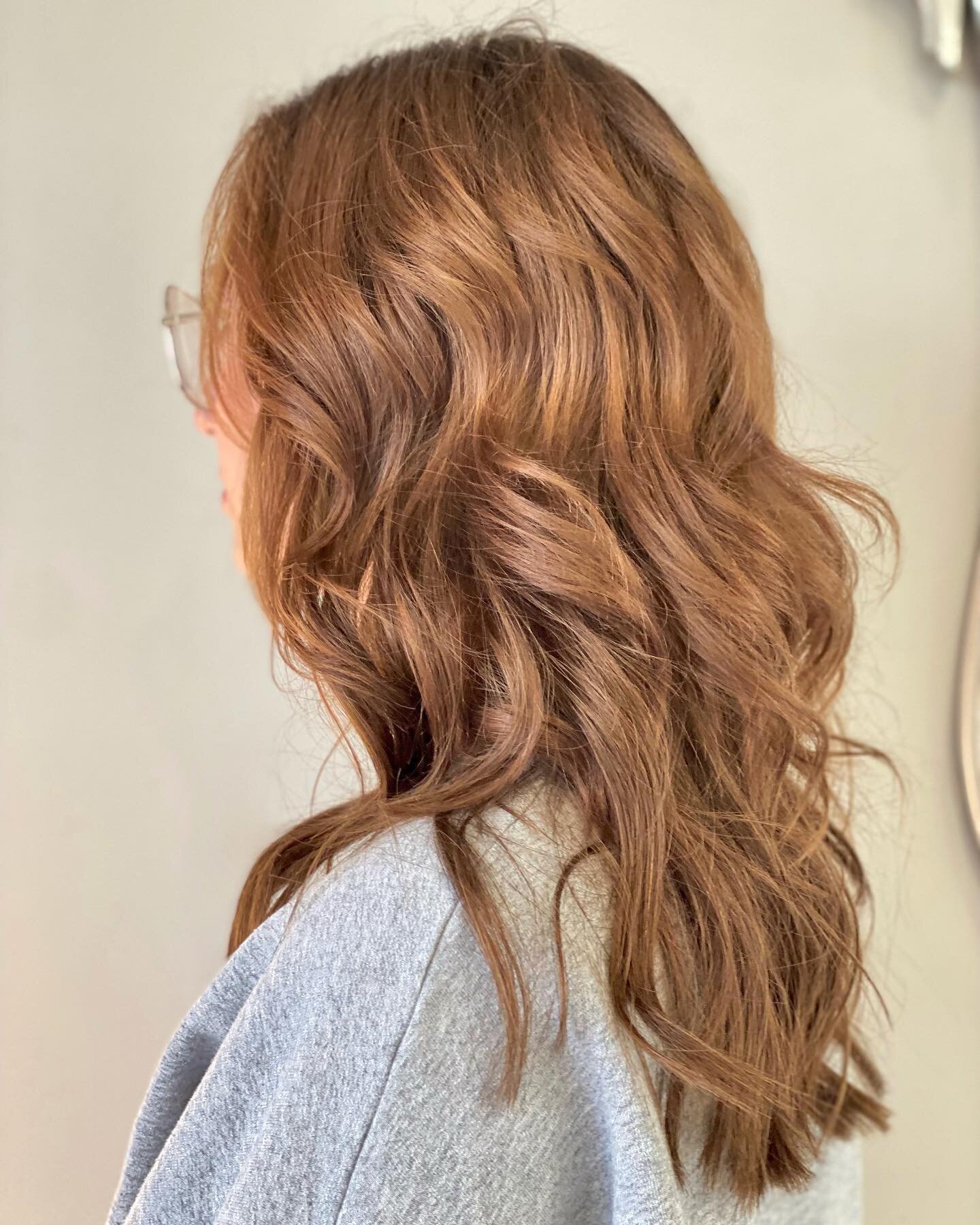 Halo tape in extensions done by @umadarling 🌻

#indianapolis #indianapolisindiana #carmelindiana #carmelindianastylist #indyhair #indyhairstylist #westfieldhair #broadripplehairtylist #indianapolishairstylist #broadripplehair #indy #fishershair #fis
