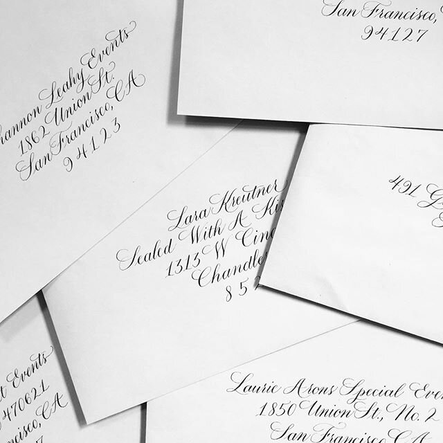 Sending out some special mail ✉️
&bull;
#envelopes #envelopeaddressing #calligraphy #flourishedcalligraphy #flourishanddot #flourishanddotpaperco