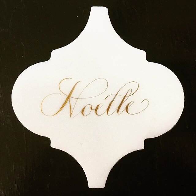 A place card made with gold ink on a beautiful arabesque marble tile.
&bull;
#calligraphy #placecard #arabesquetile #goldink #weddingplacecards #flourishedcopperplate #marbletileplacecards #flourishanddot #flourishanddotpaperco
