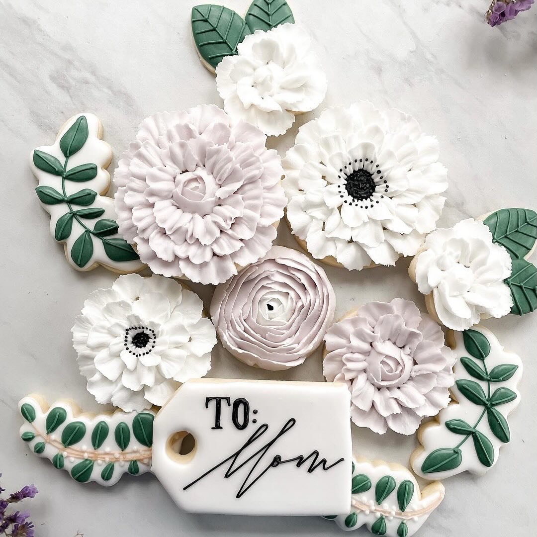 Sweet Indulgences &amp; Gourmet Delights Await! 🍪🍹
⠀⠀⠀⠀⠀⠀⠀⠀⠀
@cookies.by.catherine custom decorated sugar cookies for special events or for everyday cravings, Catherine&rsquo;s creations are sure to delight. Explore unique gourmet flavors like red 