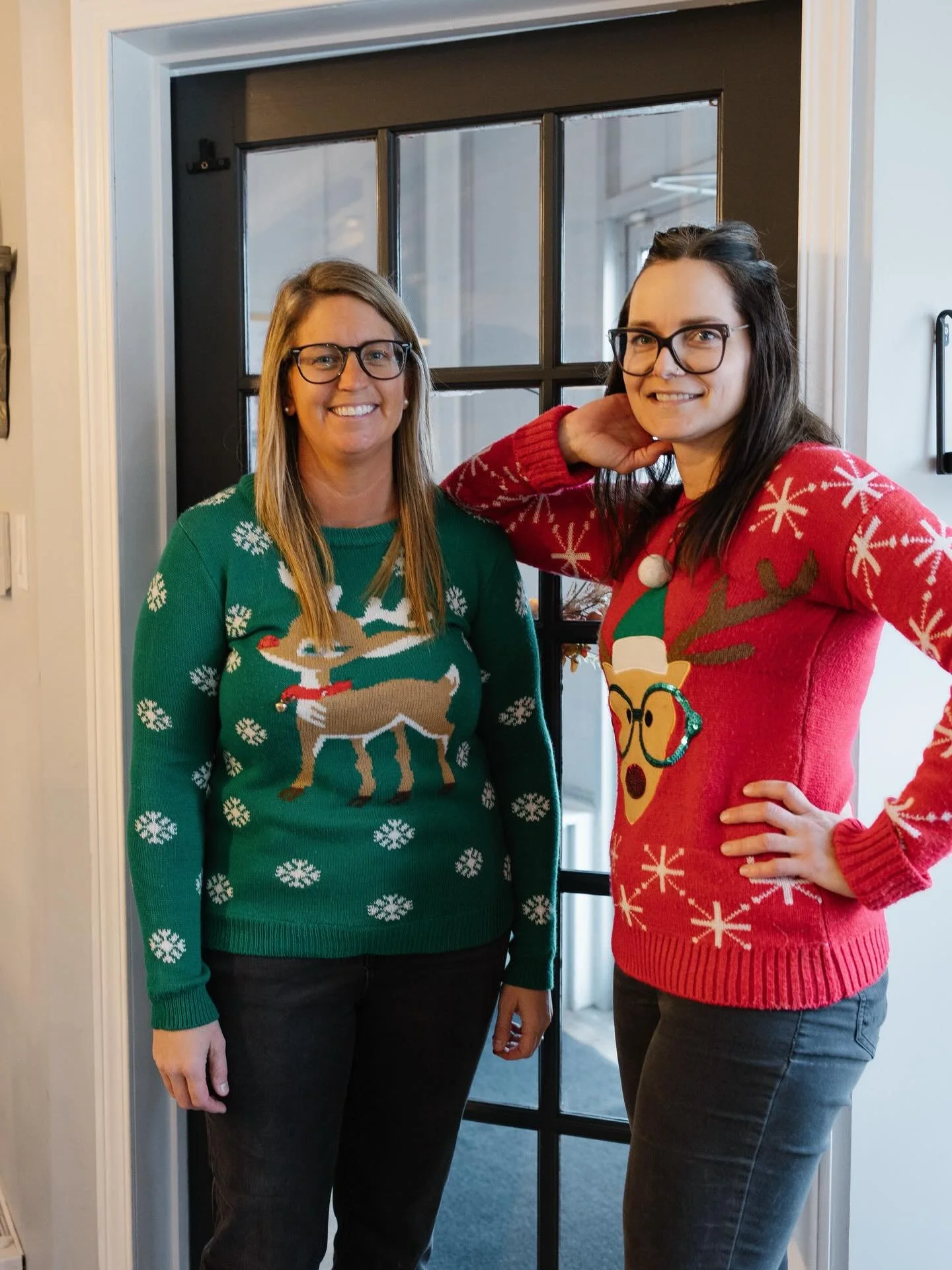 Merry Christmas from all of us at Apple &amp; Pine Market 🎄✨
⠀⠀⠀⠀⠀⠀⠀⠀⠀
However you celebrate today and into the New Year, we hope this season brings you rest, joy, and time with the people you love. The holidays can feel busy and a little overwhelmi