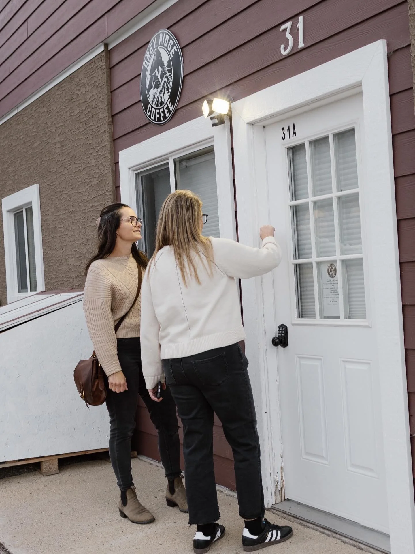 Knock knock 👀
Who&rsquo;s there?
⠀⠀⠀⠀⠀⠀⠀⠀⠀
We meant what we said&hellip; 👀
⠀⠀⠀⠀⠀⠀⠀⠀⠀
FREE Spring Market tickets up for grabs 🤗 🎟️
Clues dropping this week!
⠀⠀⠀⠀⠀⠀⠀⠀⠀
Keep watching here for more to come!!
⠀⠀⠀⠀⠀⠀⠀⠀⠀
⠀⠀⠀⠀⠀⠀⠀⠀⠀
🌸 $7 Early bird ticke