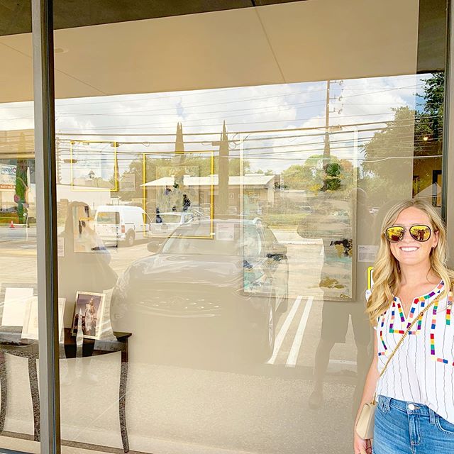 I made it in the window!! Photo cred: @dad

Take a drive-by peek across from @tinyboxwoods 👀
