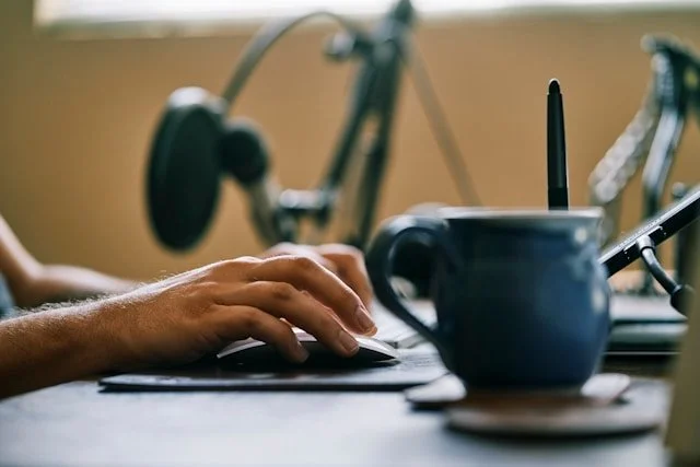 How to Balance Guests and Your Own Thoughts 