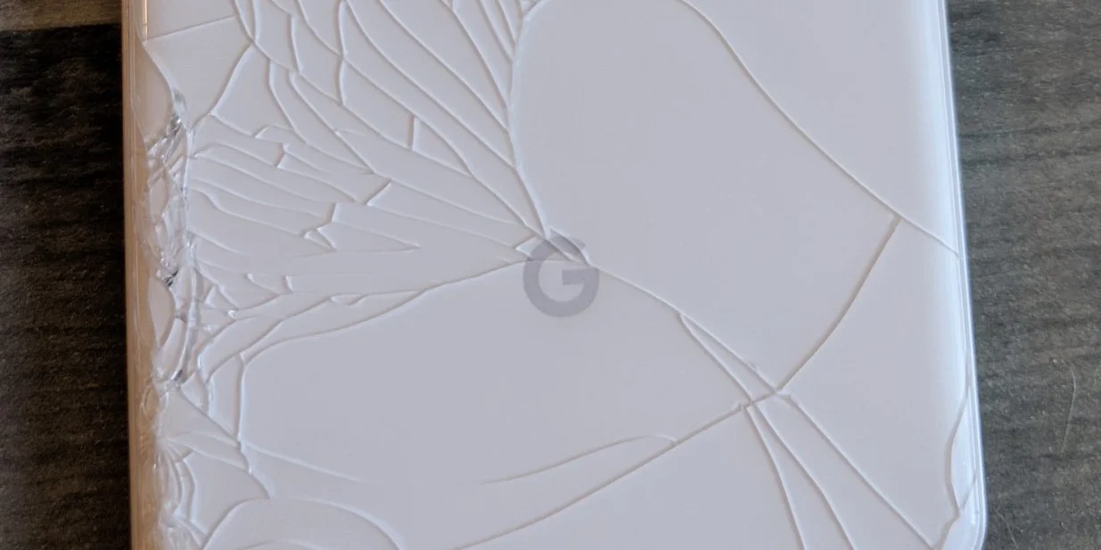 cracked-pixel-3-xl-not-pink.jpg