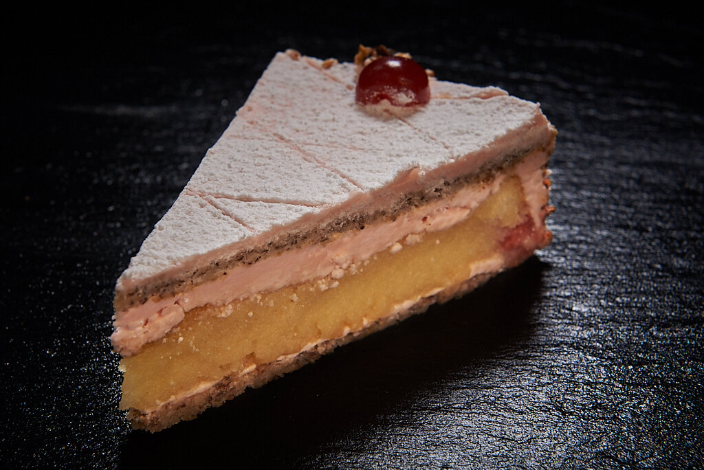 Kirschtorte Stück.jpg