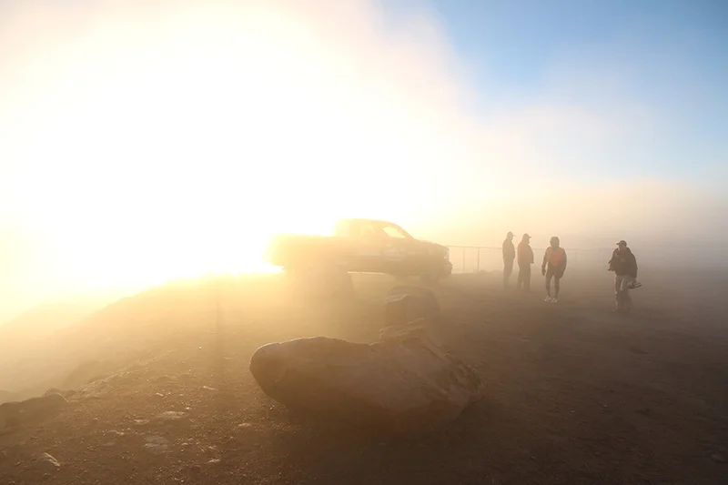 Ambiance lunaire au sommet, le matin de la course. La météo change très vite sur ce tracé d’altitude.