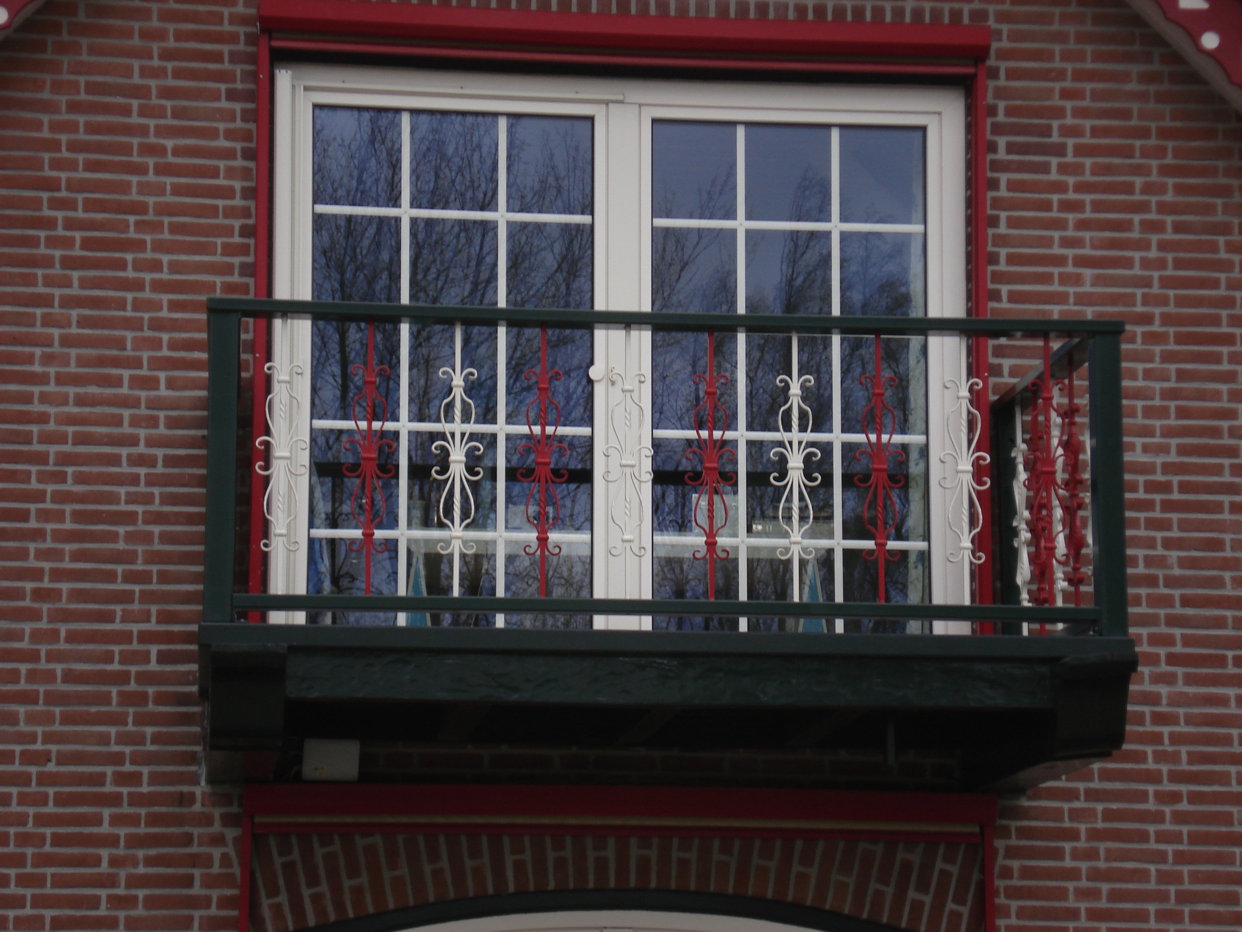 Balkonhekwerk in twee kleuren