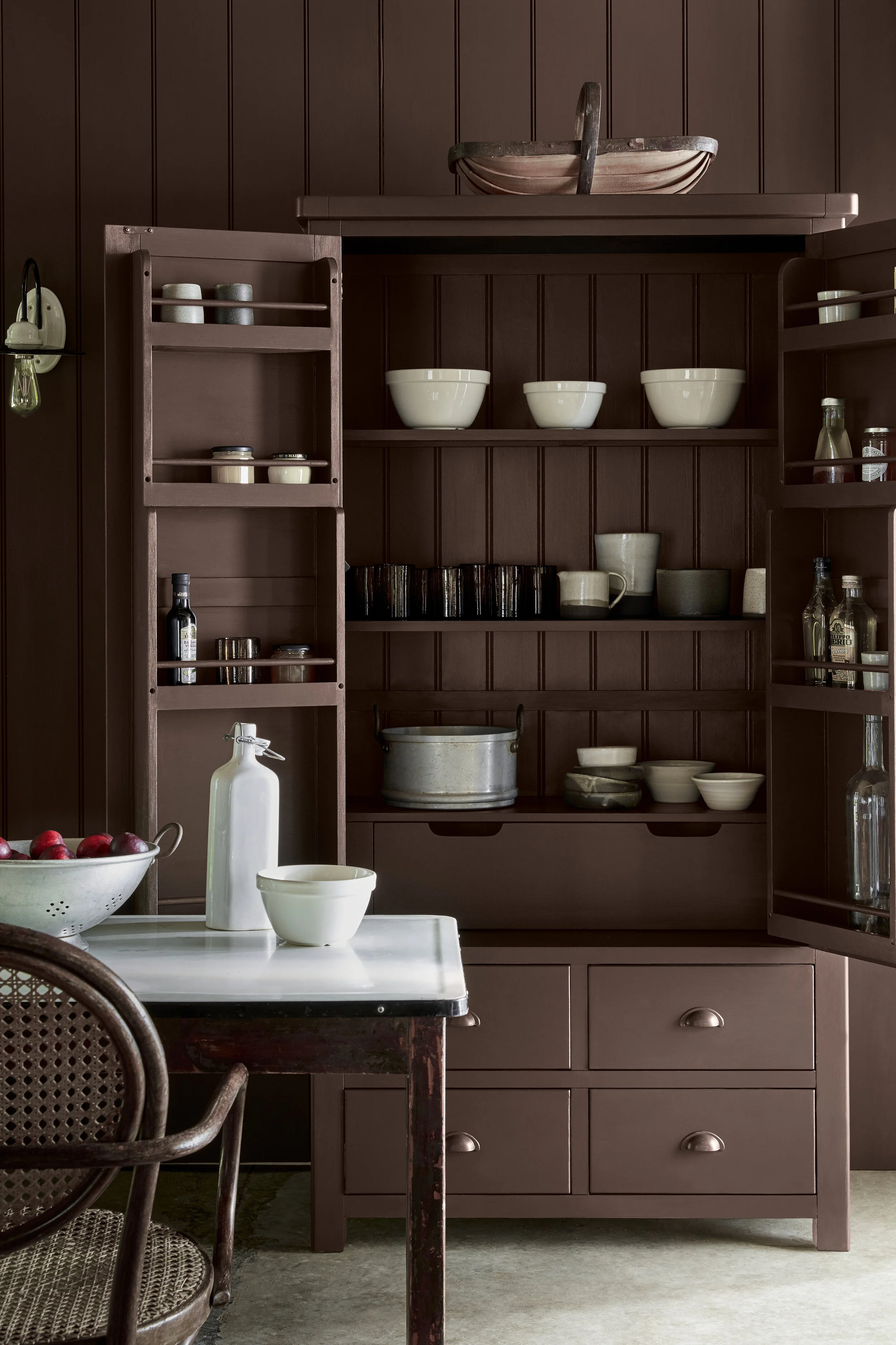 Each collection resurrects designs found in forgotten archives, employing specialist printing methods on the finest grade papers to give the wallpapers their sophisticated textures, elegant appearance, durability and longevity.