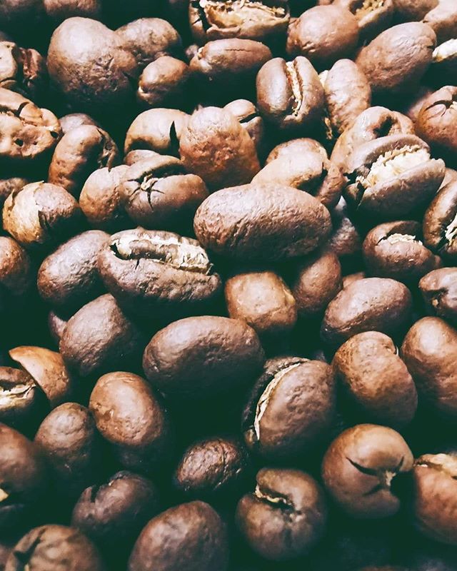 Caption that smell. ☕  Take a coffee break, you deserve it. 🖤 Plus, we've got a speciality coffee waiting for you. 
#greengorillacafe #coffeelover