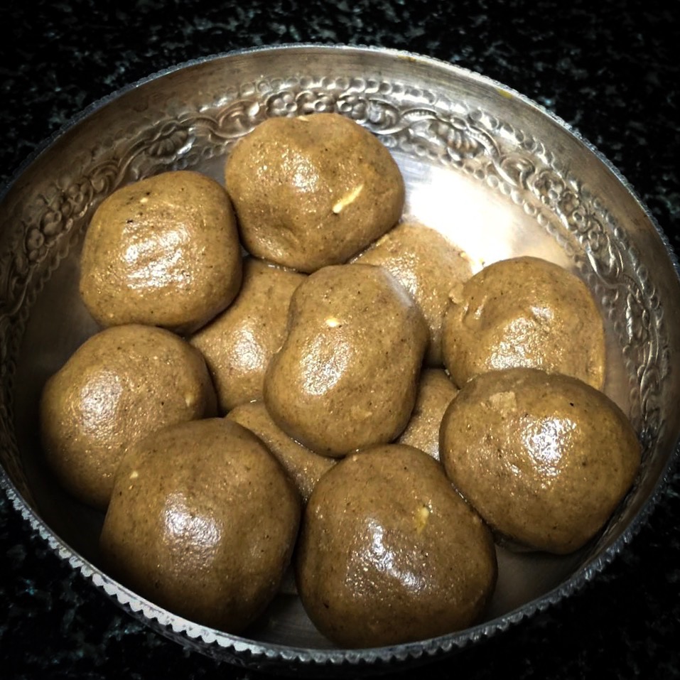 Homemade Atta (Wheat Flour) Ladoo Recipe