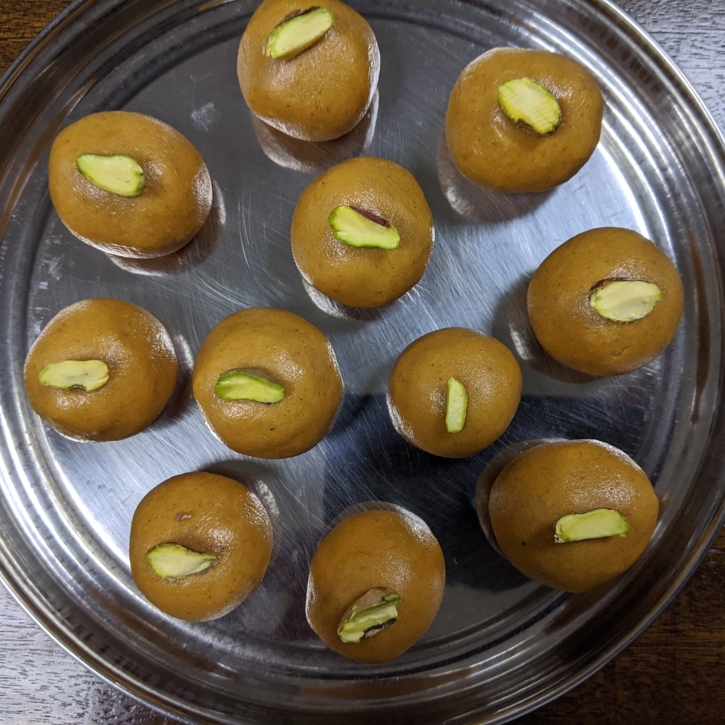 Homemade Besan Ladoo Recipe