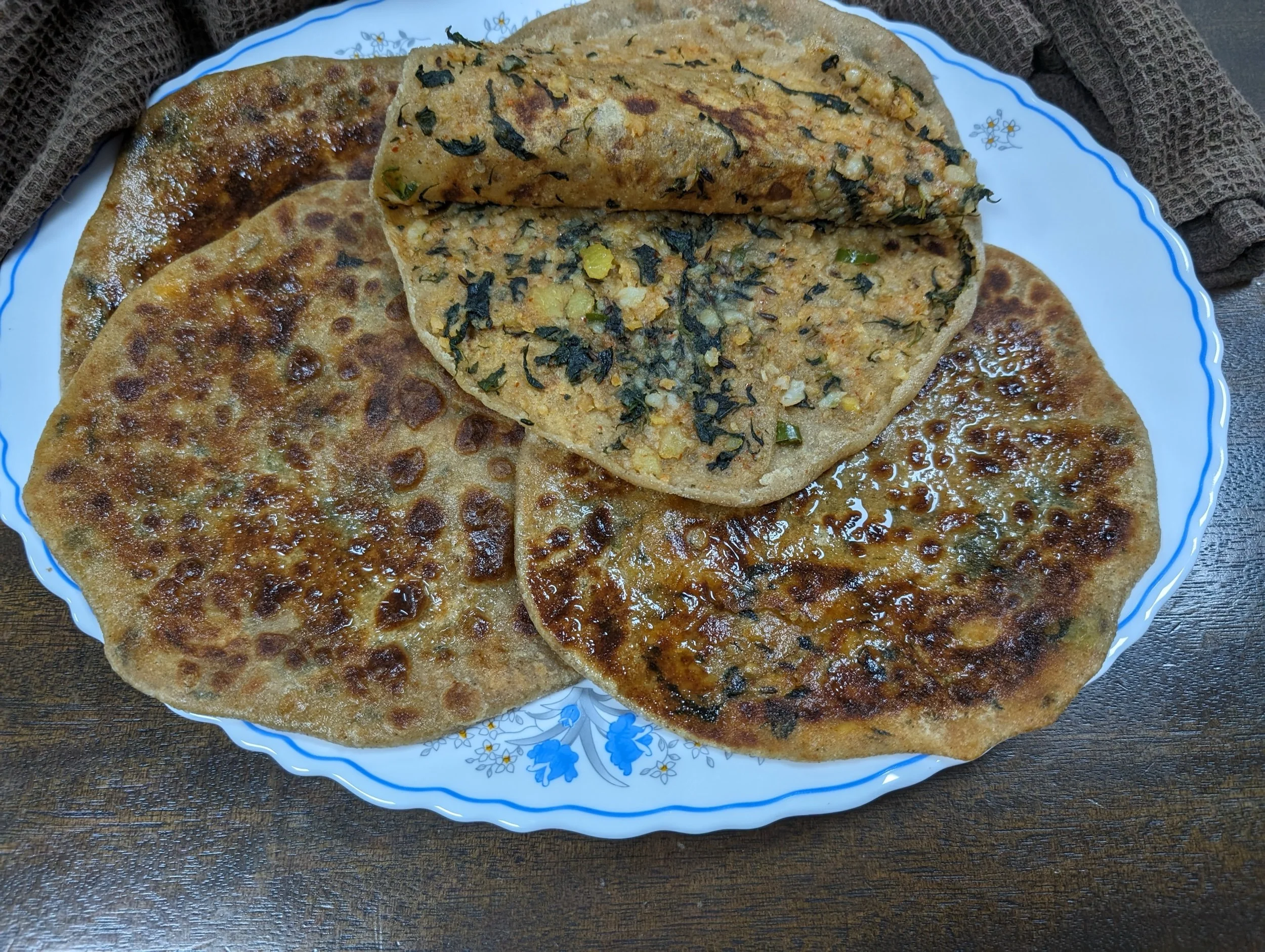 Homemade Aloo Bathua Stuffed Paratha Recipe