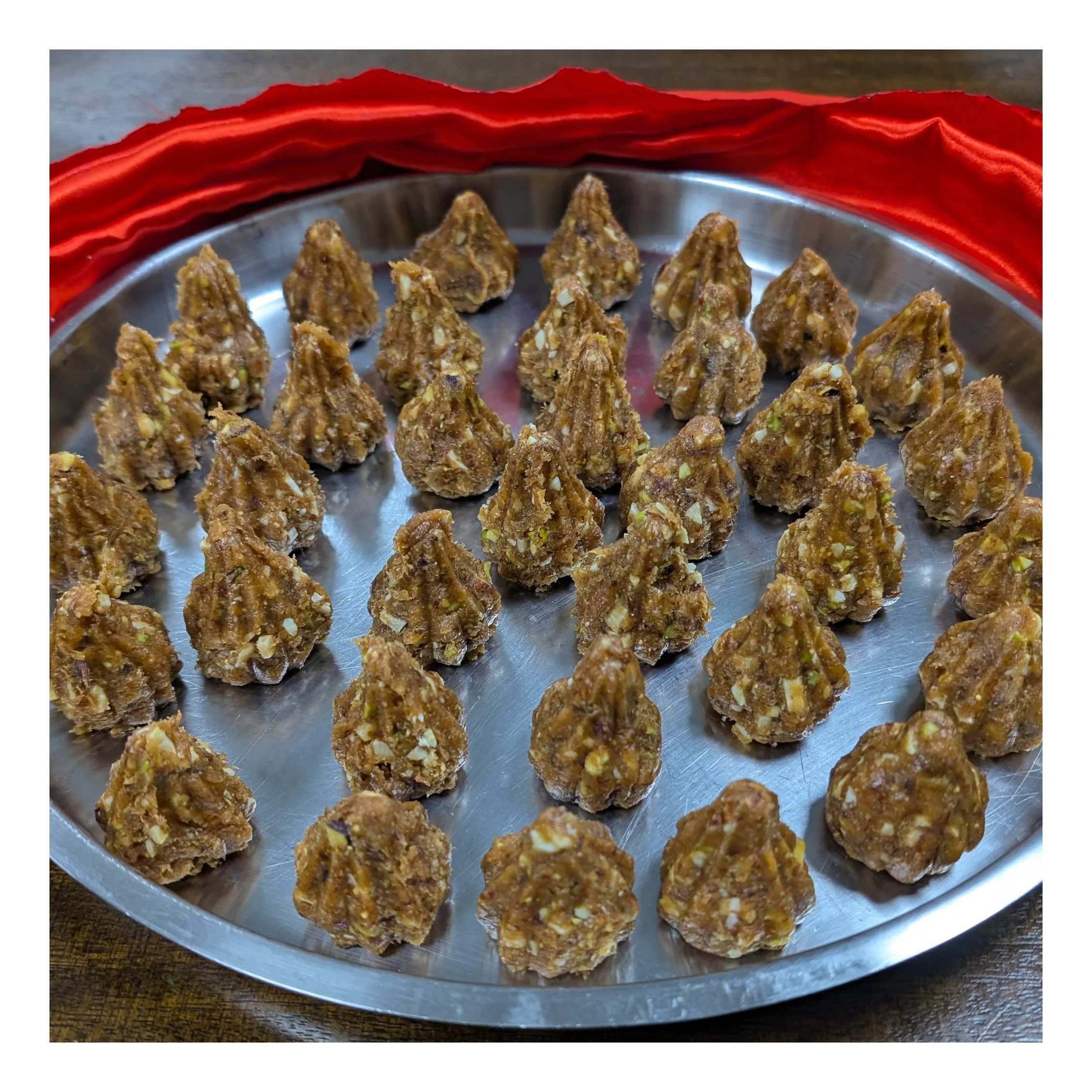 Homemade Dates and Anjeer Modak Recipe