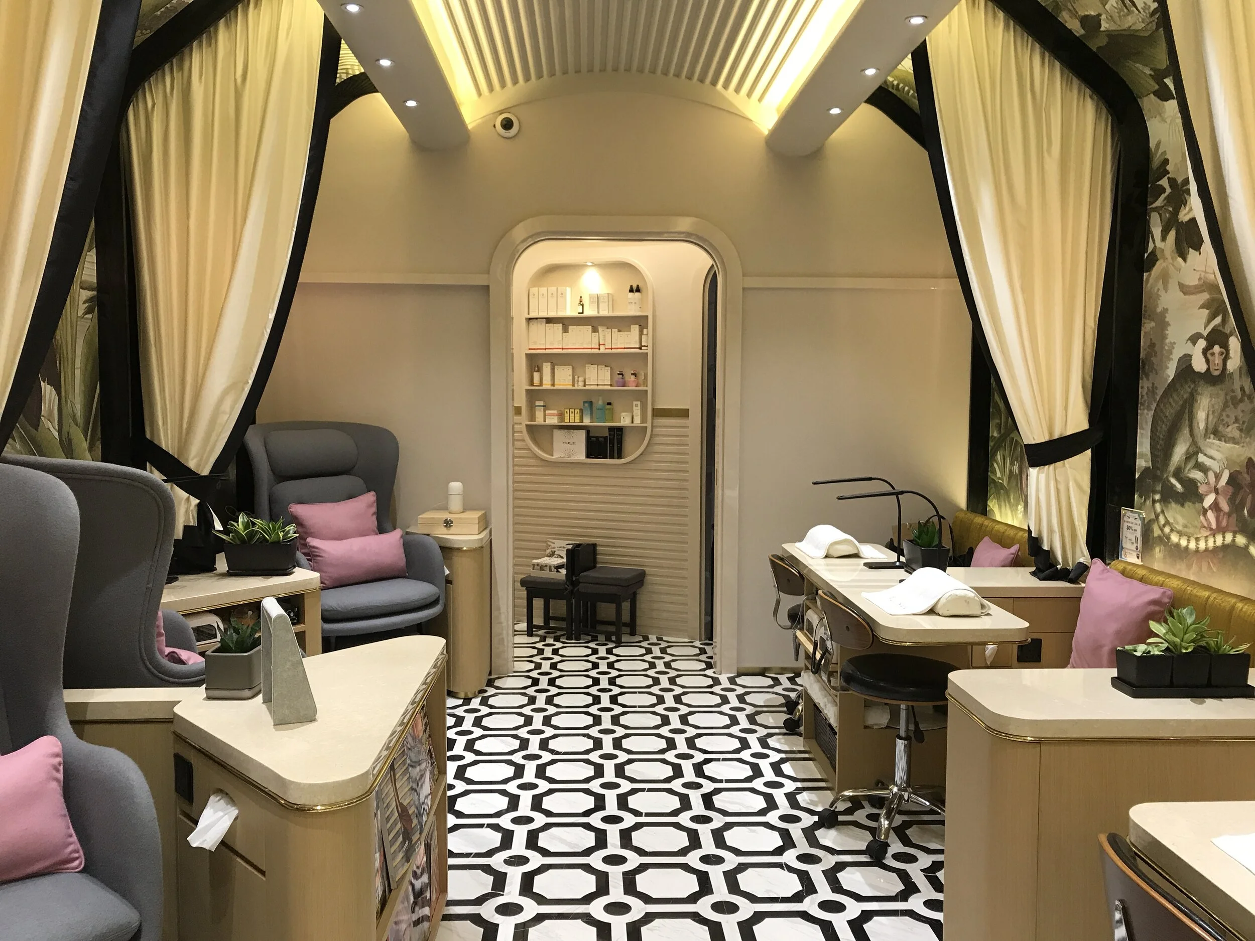NAIL NAIL: Hong Kong's top nail salon for any occasion.