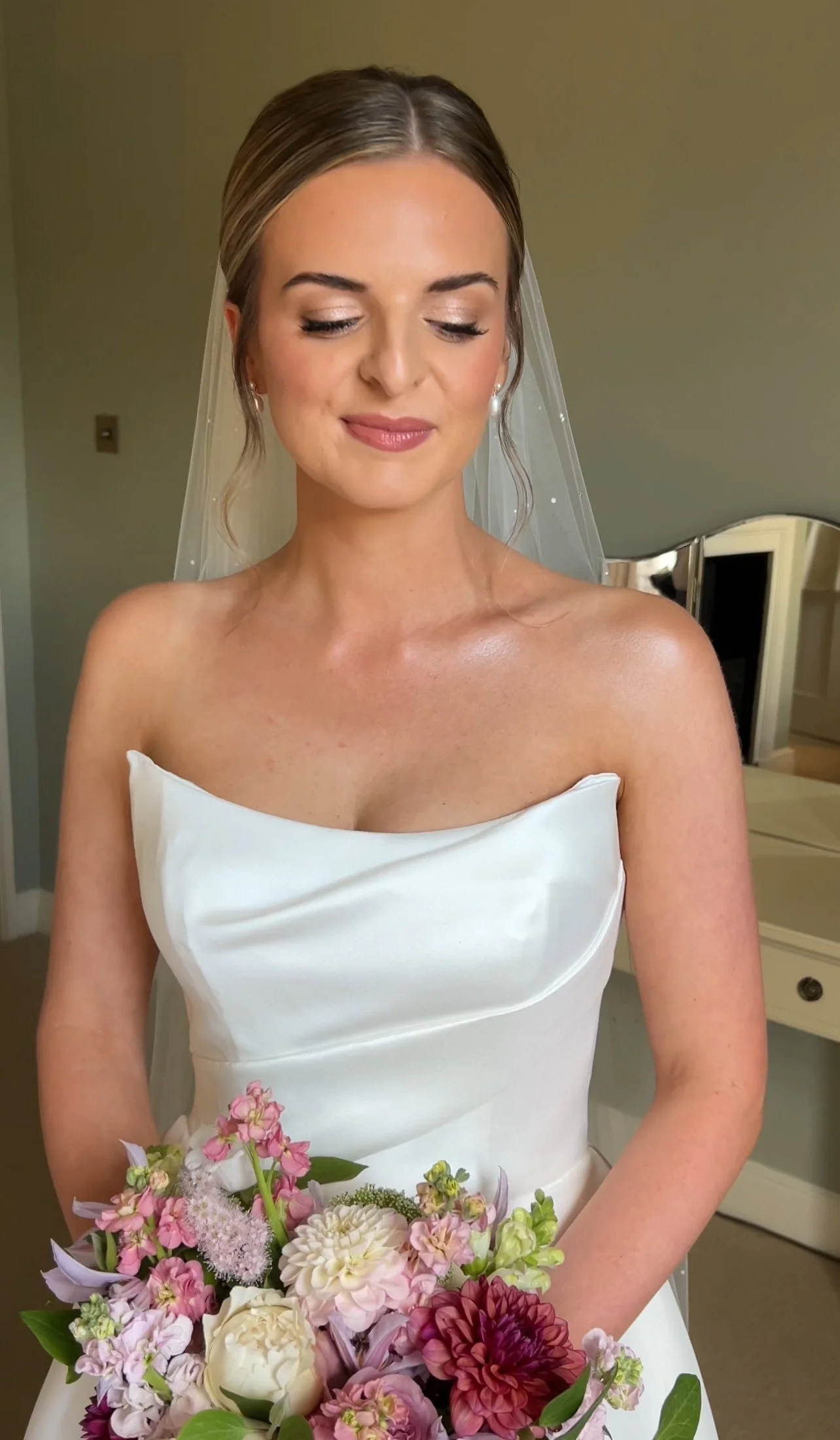 Ellis | Dreamy Soft Glam 