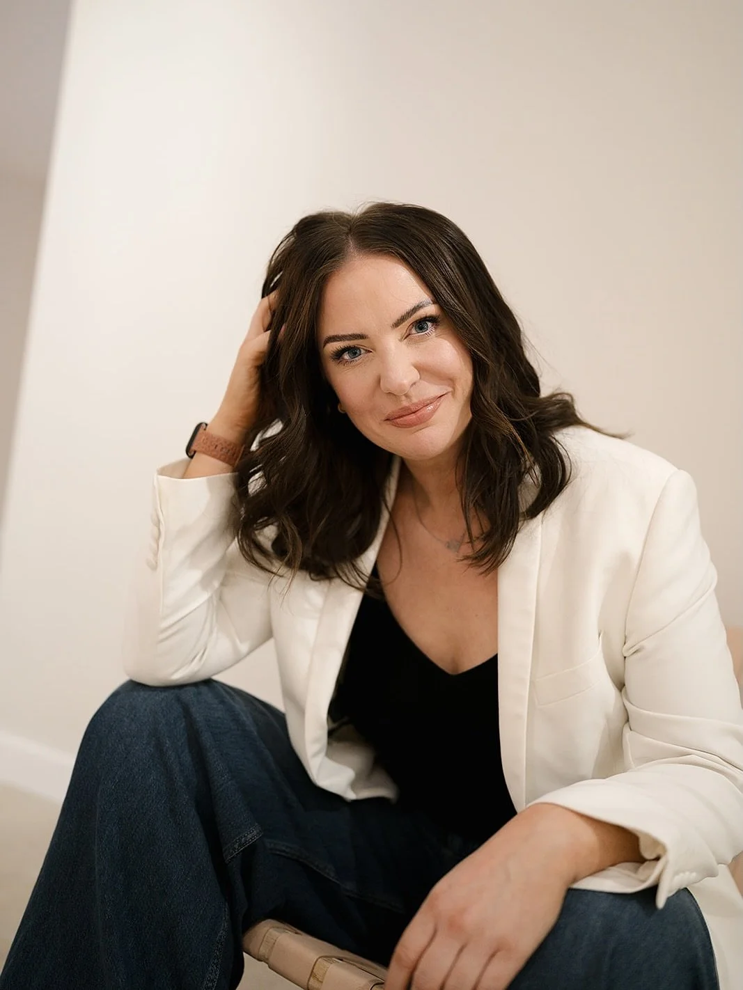 Bonjour, C&rsquo;est Moi 💫~ a reintroduction {and new photos of your girl who hates having her photo taken ~ you never knew right?!} 

Here for the most memorable glam wedding mornings, your dream bridal makeup and to help you feel AMAZING 🤍 

Head