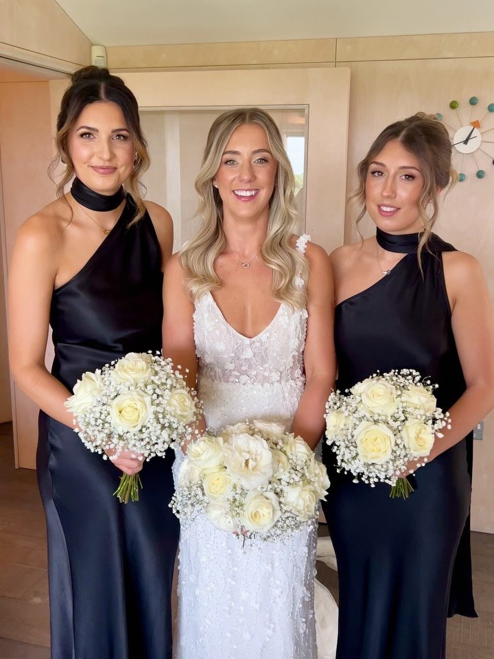 Dreamy lil moments from our gorgeous girl @hannahlewer s morning 💫 imagine getting to make up gorgeous faces like these whilst having gossips and chats! It was an absolute pleasure for @styledby.sophie And I to be able to help glam she and her brida